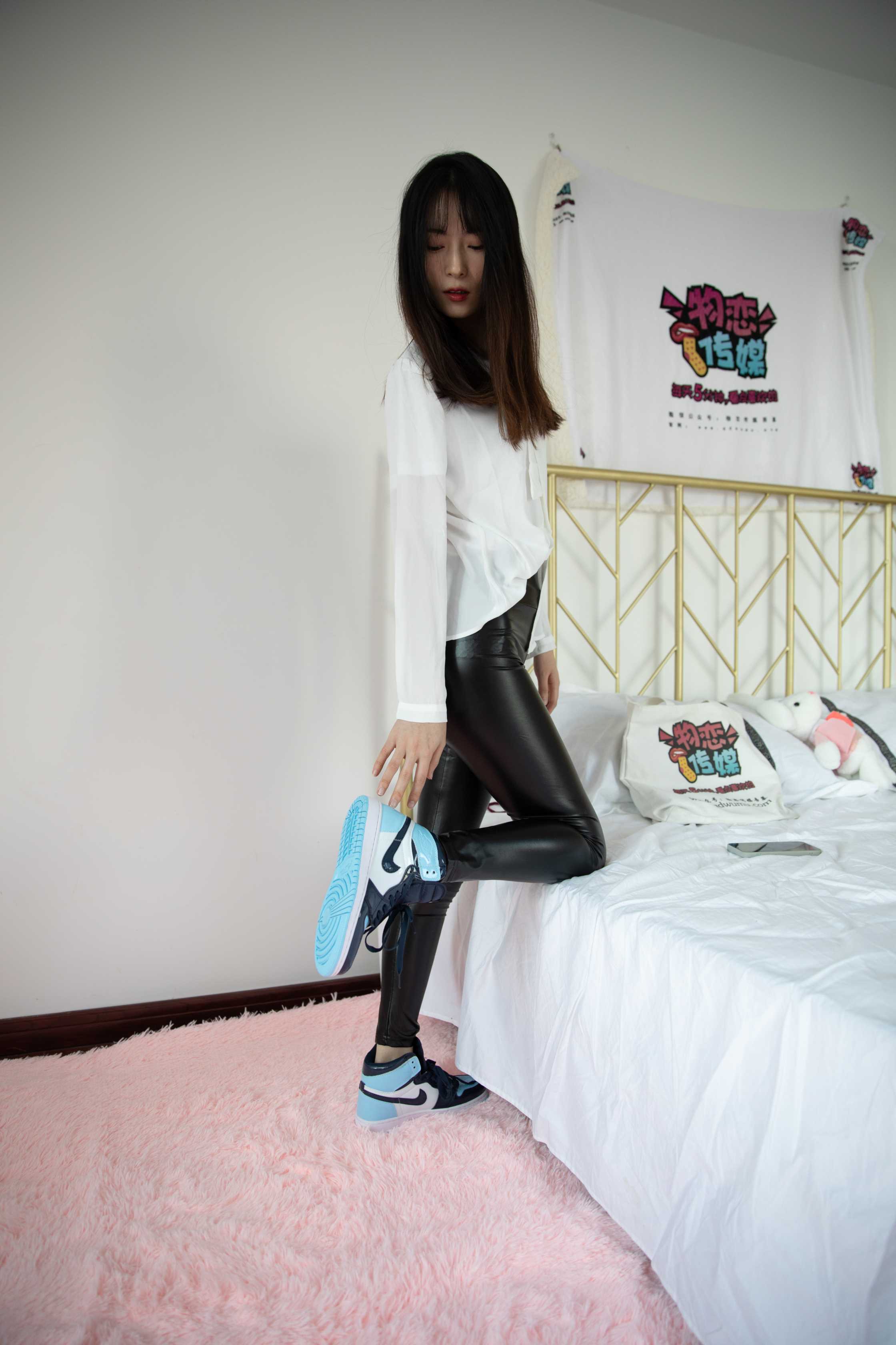 物恋传媒 NO.622 猫耳-蓝色的月亮 [158P+1V3.95G]