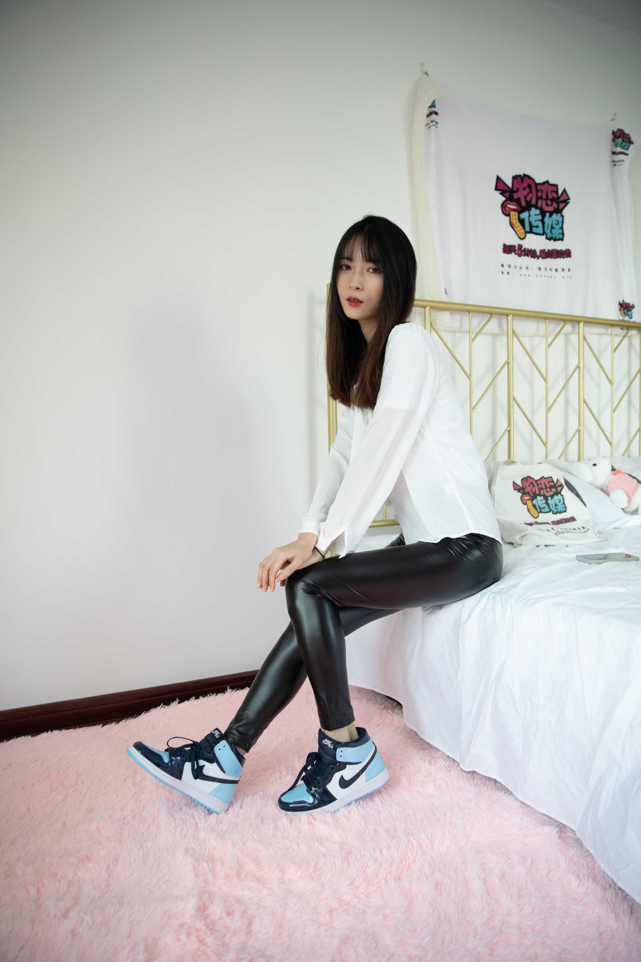 物恋传媒 NO.622 猫耳-蓝色的月亮 [158P+1V3.95G]