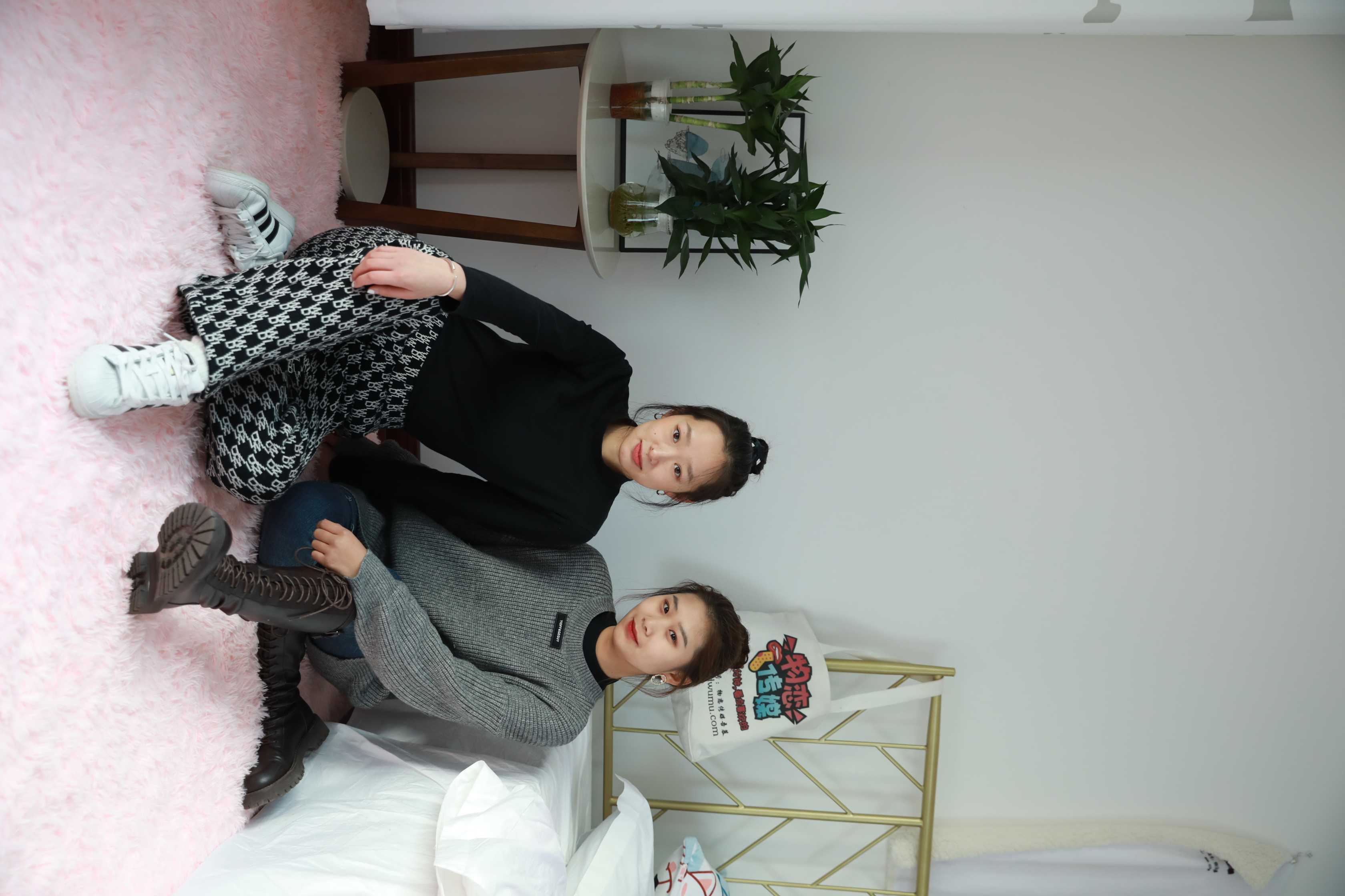 物恋传媒 NO.657 闺蜜-雪里双生  [154P+1V3480M]