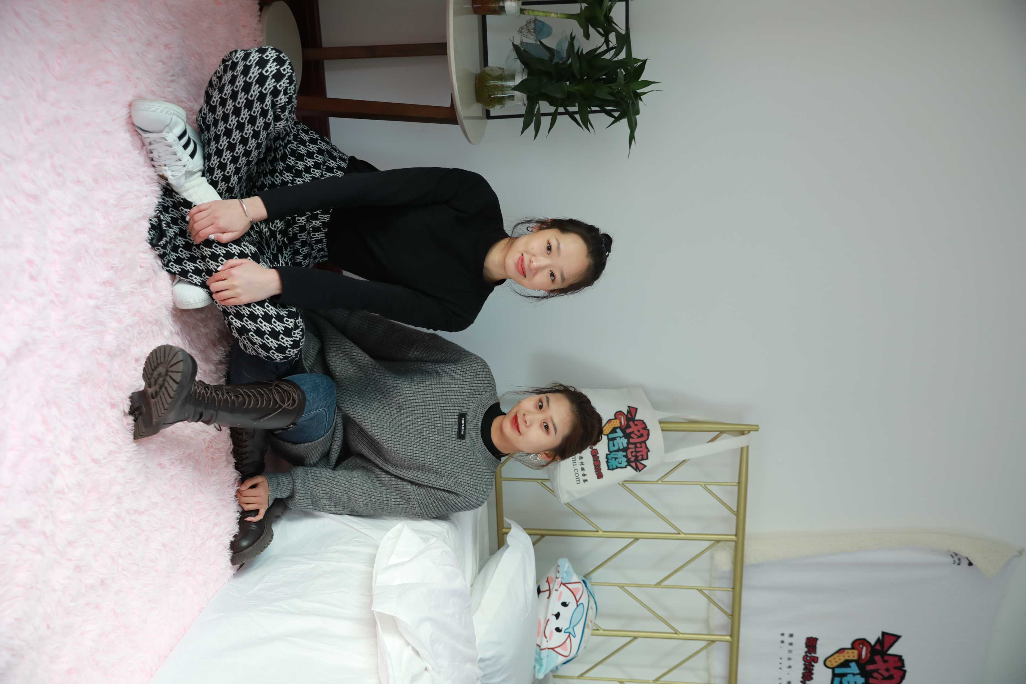 物恋传媒 NO.657 闺蜜-雪里双生  [154P+1V3480M]