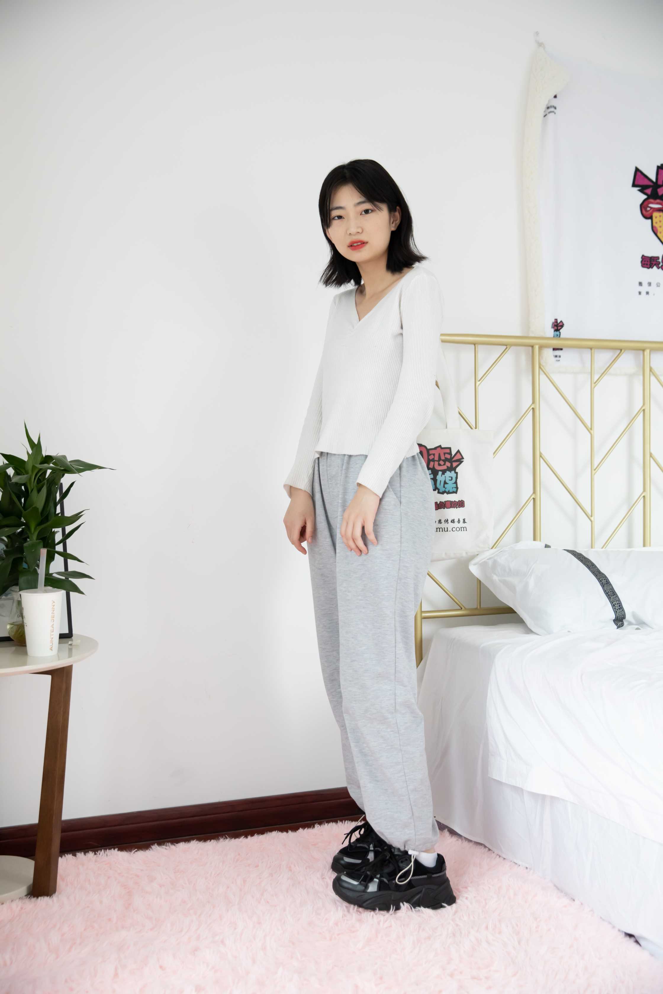 物恋传媒 NO.663 小凌-草原最美的花 [144P+1V／3.62G]