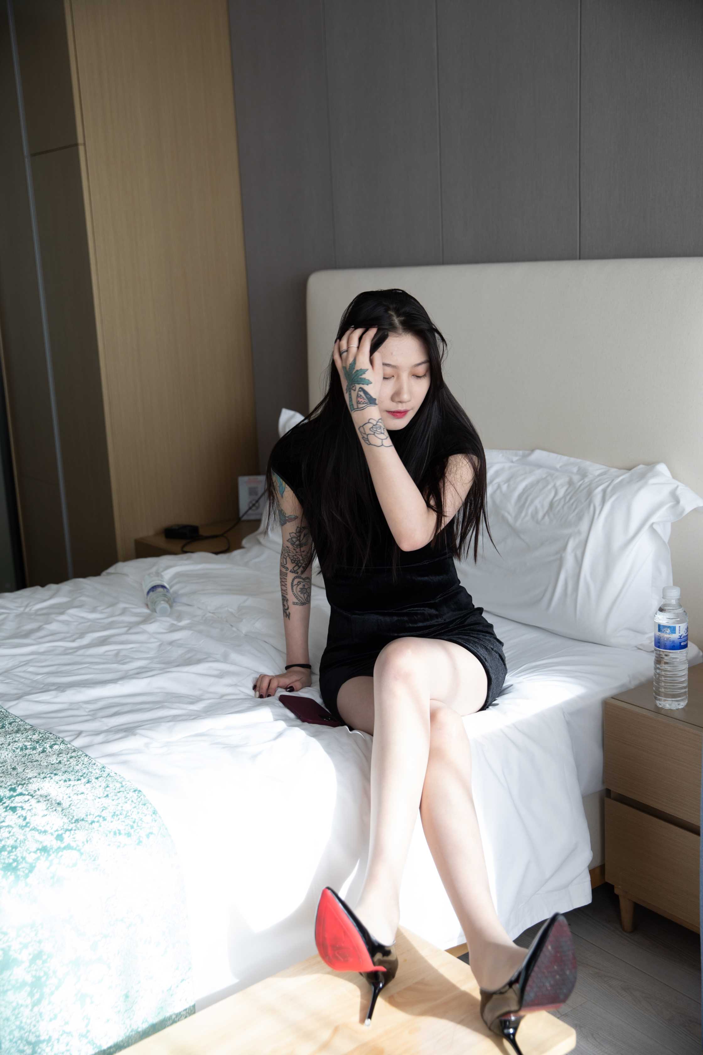 物恋传媒 NO.667 兔兔-夜晚的寄托 [183P+1V／4.12G]