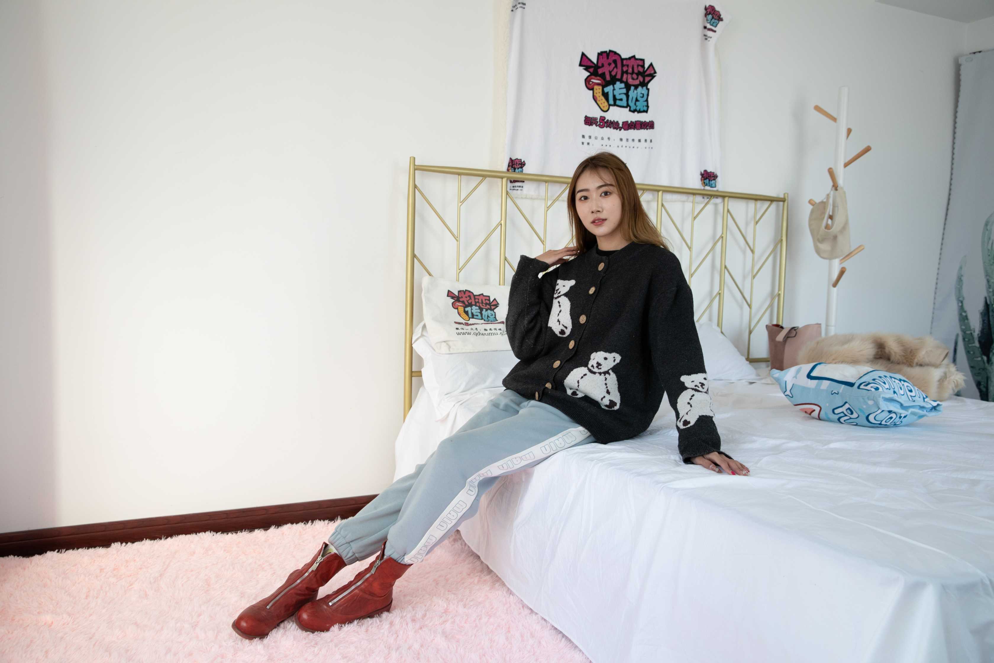 物恋传媒 NO.689 小鹿-快意人生 [142P+1V／3.86G]