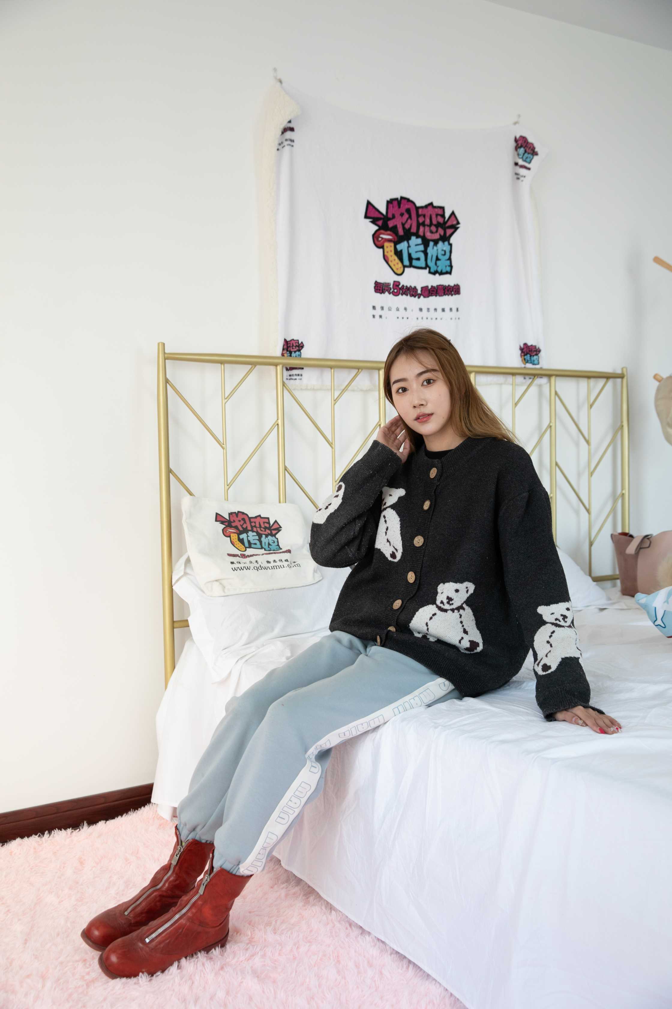 物恋传媒 NO.689 小鹿-快意人生 [142P+1V／3.86G]