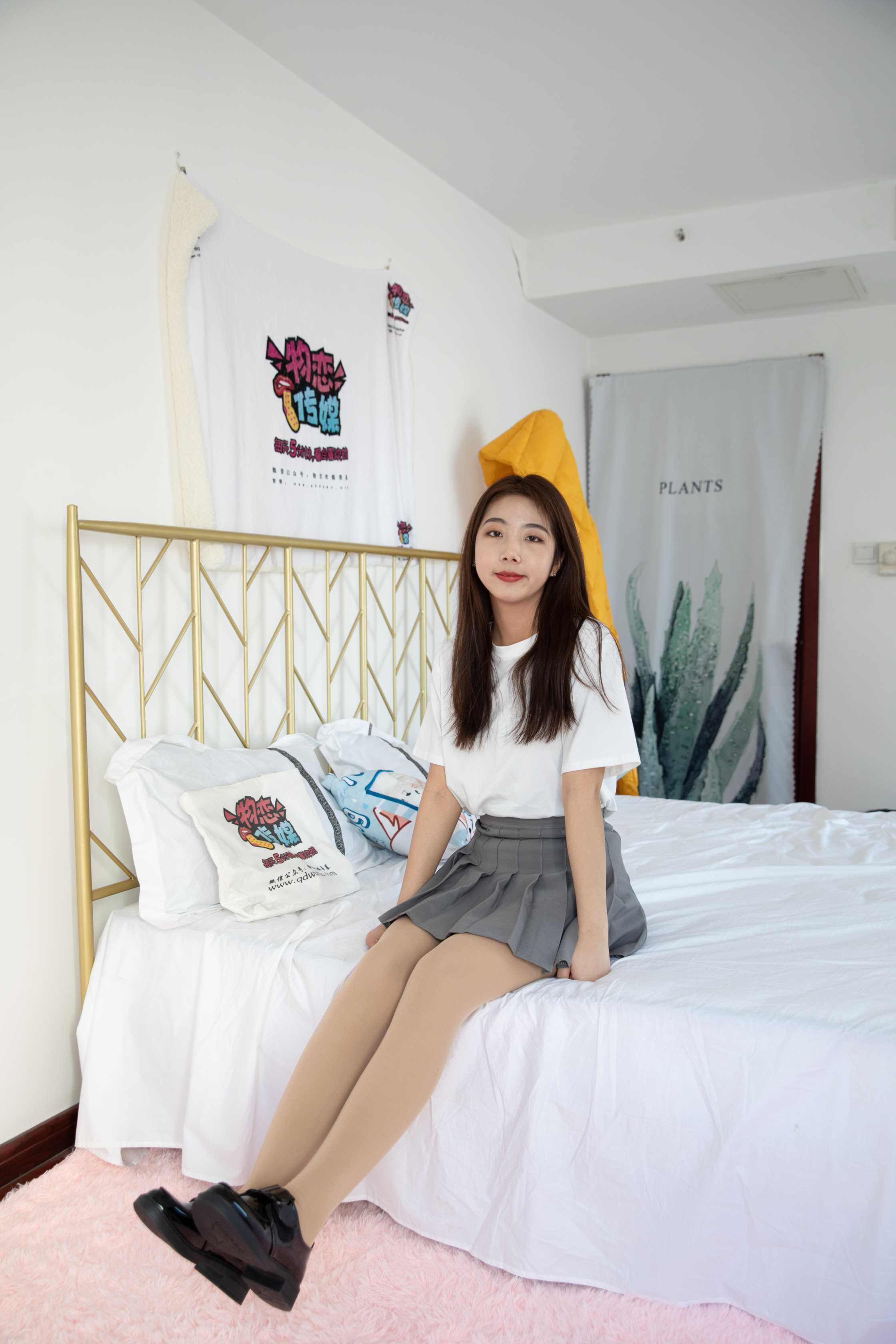 物恋传媒 NO.691 心心-落雪听禅 [125P+1V／7.16GB]