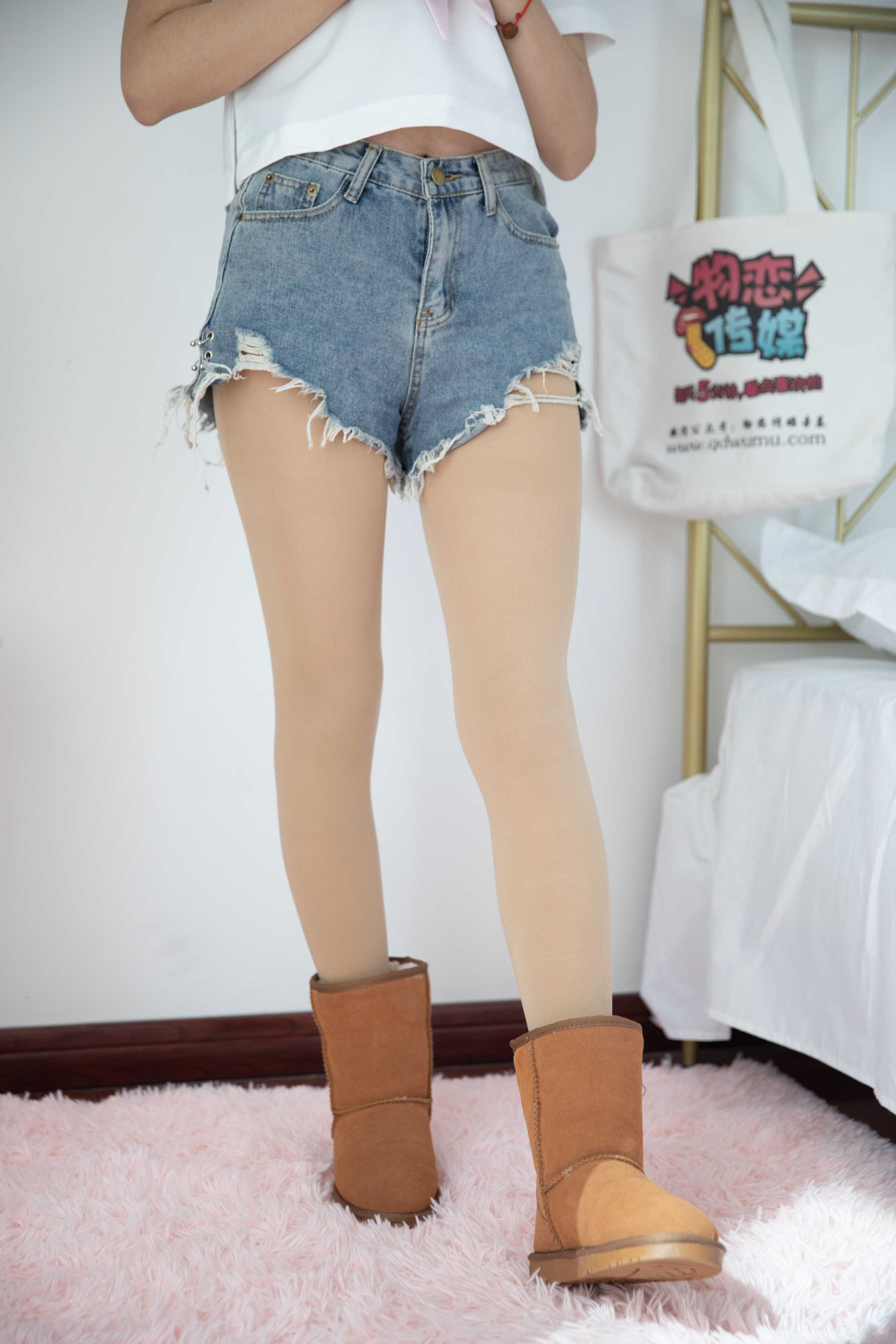 物恋传媒 NO.694 小飞-春来花开 [159P+1V／4.06GB]