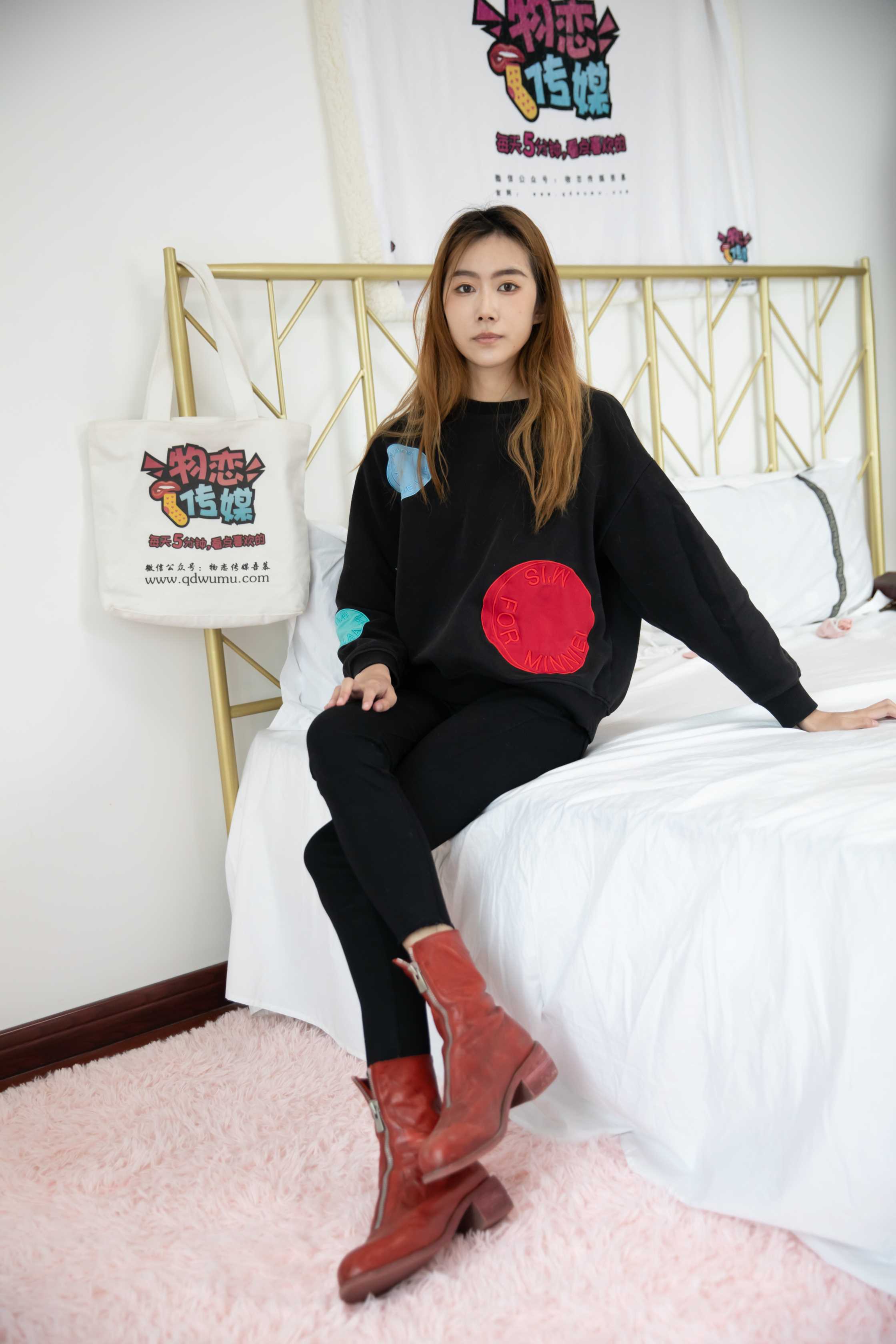 物恋传媒 NO.724 小鹿-温柔与世  [134P+1V／3710M]