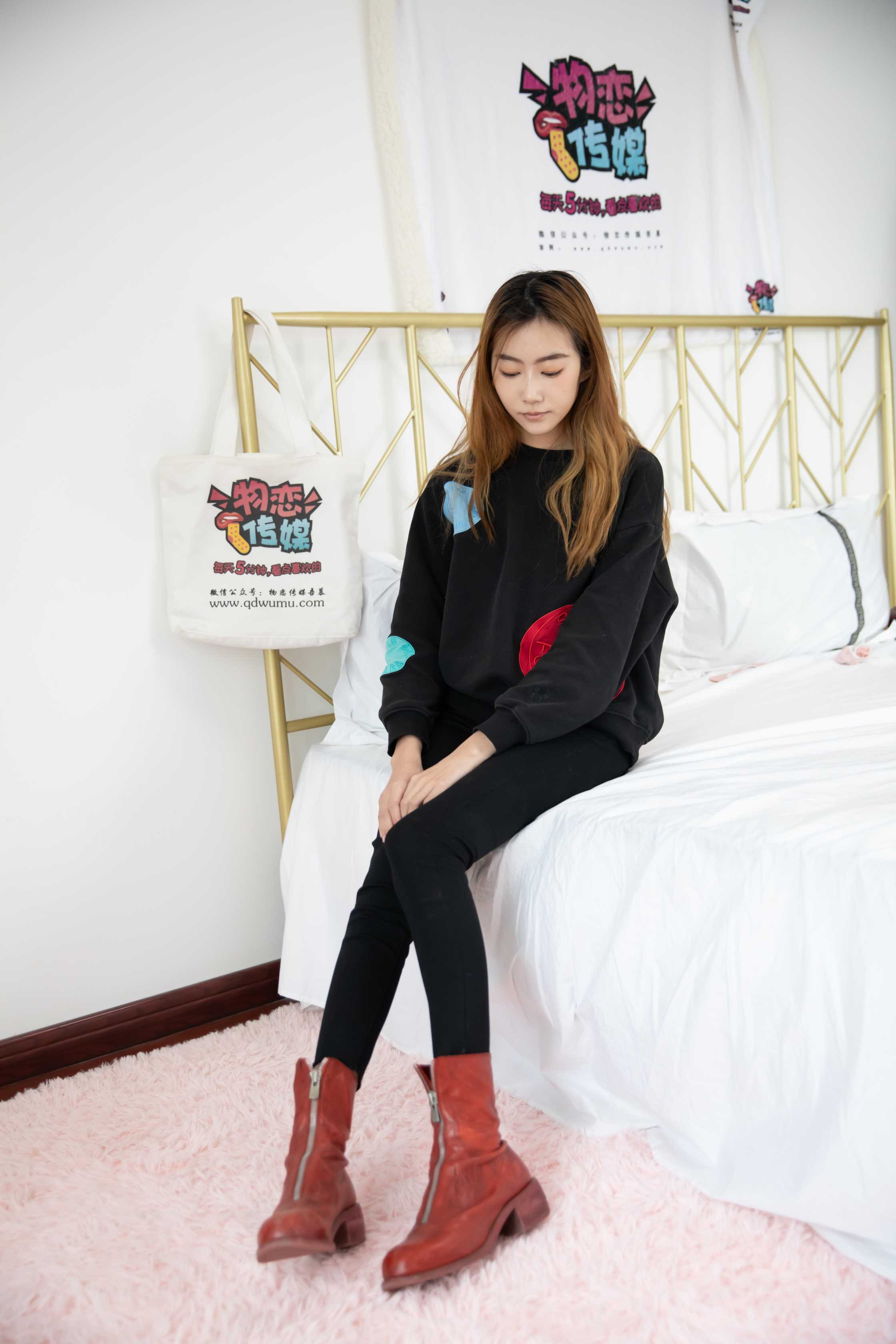 物恋传媒 NO.724 小鹿-温柔与世  [134P+1V／3710M]