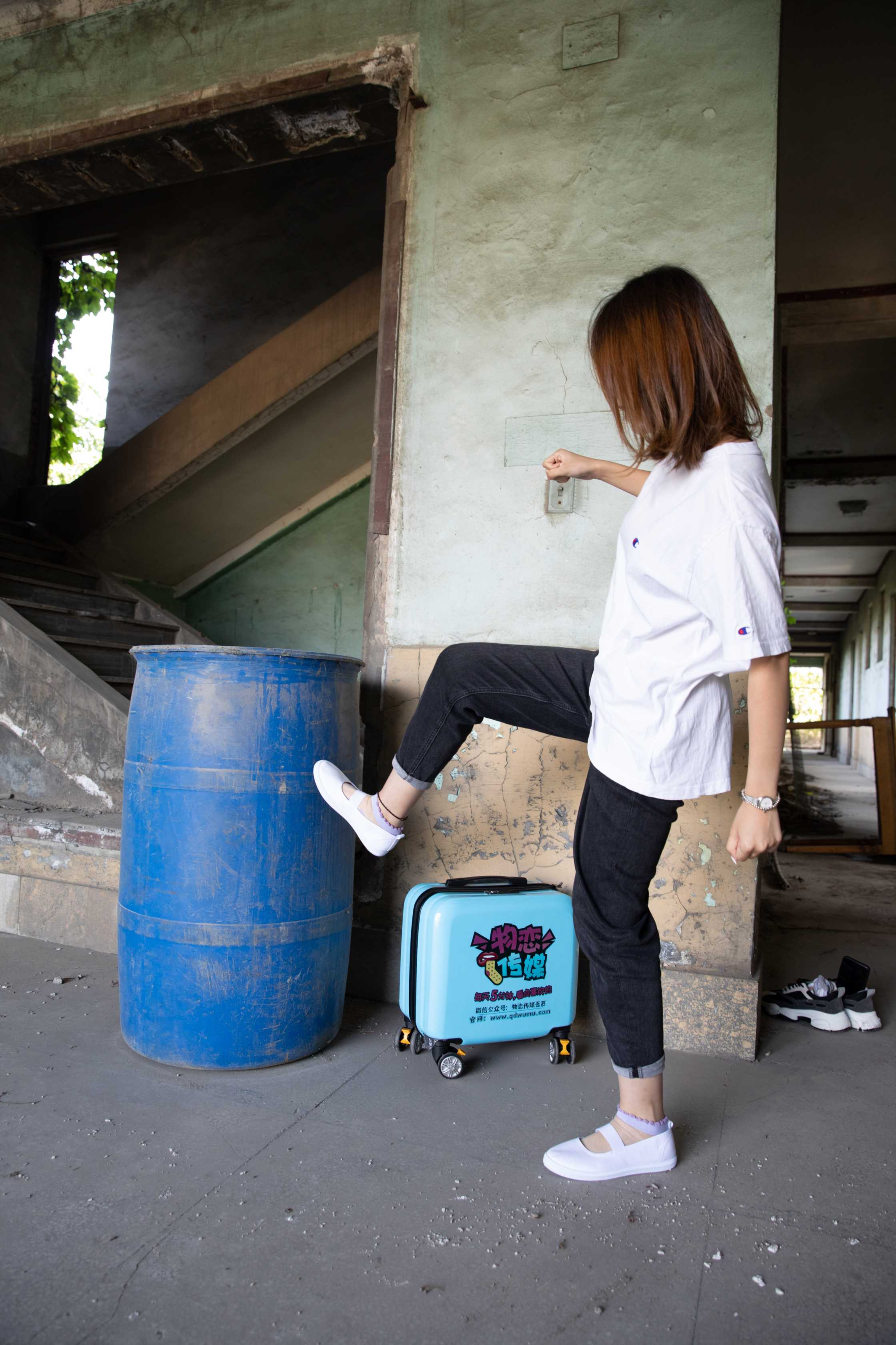 物恋传媒 NO.766 婷婷-东篱南山 [187P+2V／5.11GB]