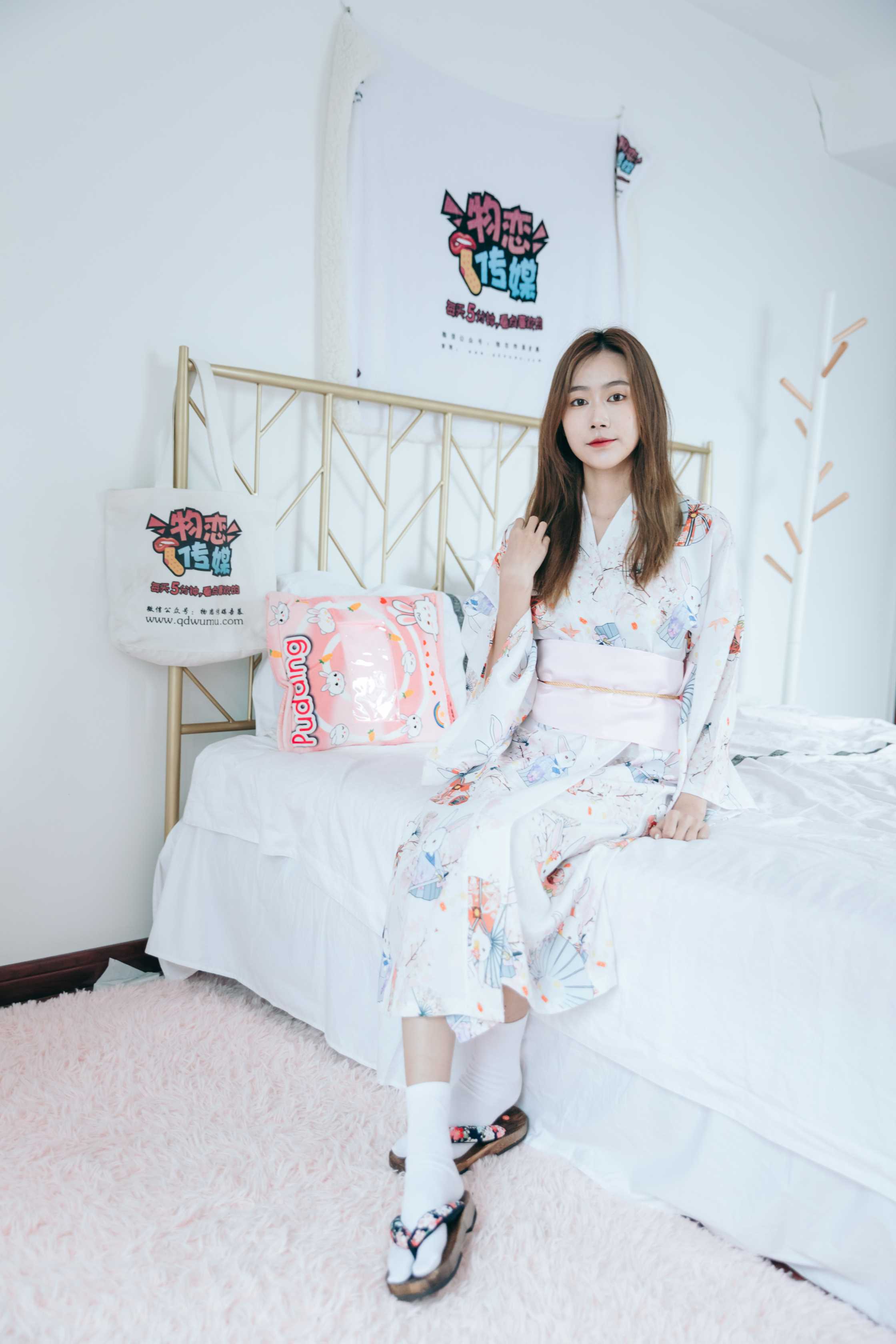 物恋传媒 NO.768 小鹿-夜锁清冷 [157P+1V／4.35GB]