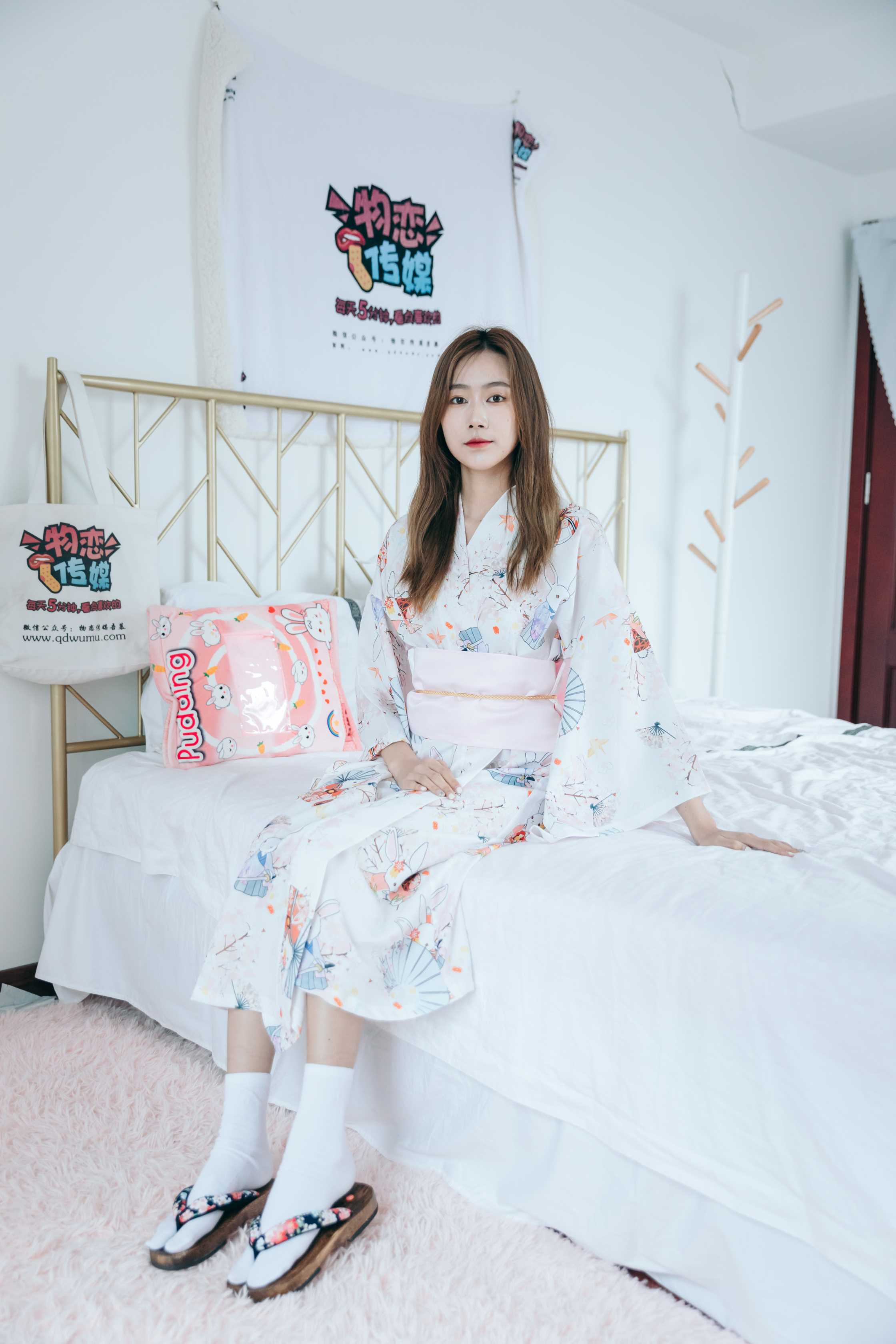 物恋传媒 NO.768 小鹿-夜锁清冷 [157P+1V／4.35GB]