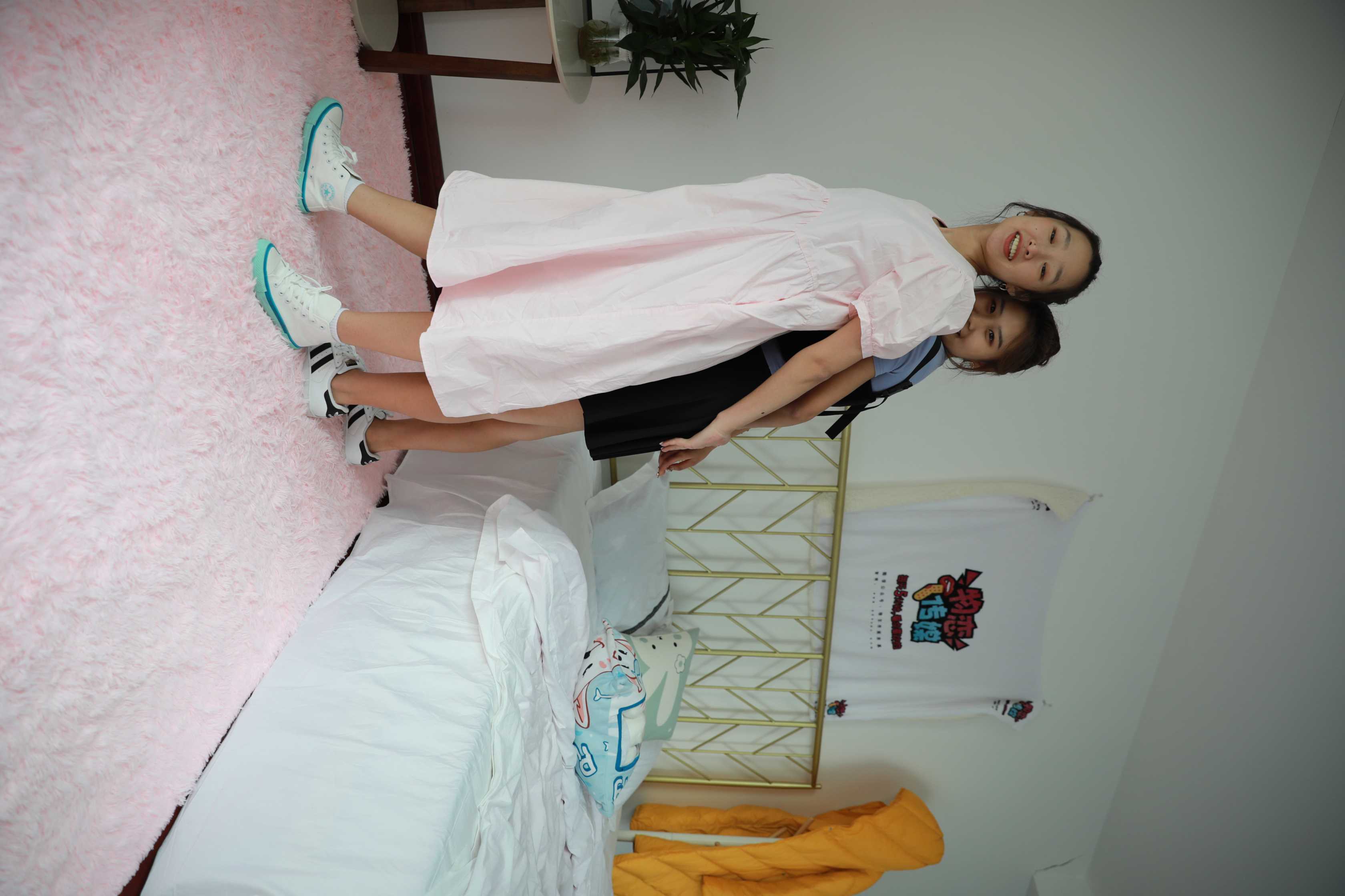 物恋传媒 NO.778 闺蜜-雨里的岛 [155P+1V／3.05GB]