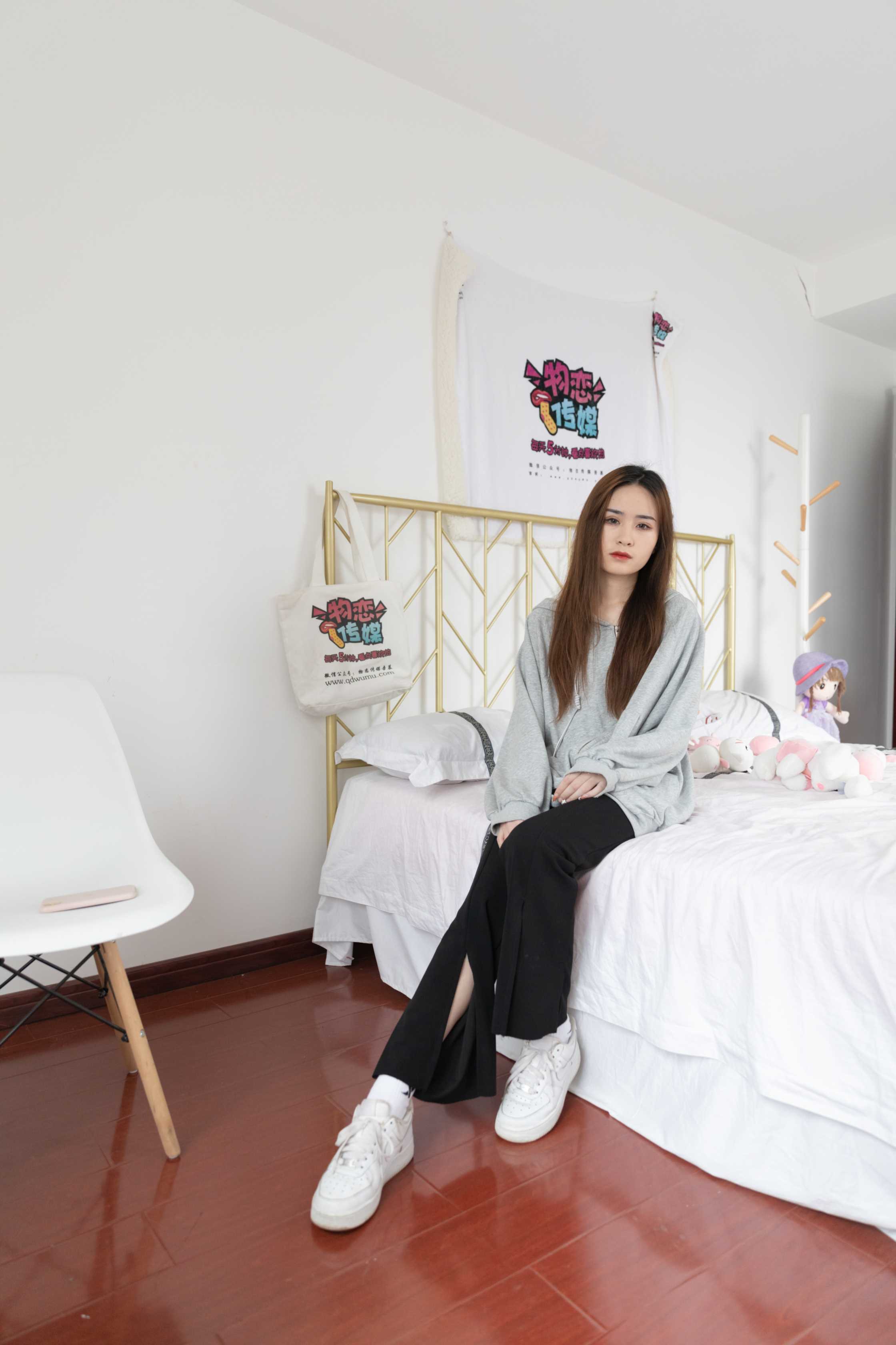 物恋传媒 NO.819 草莓-星光与行囊 [152P+1V／4.69GB]