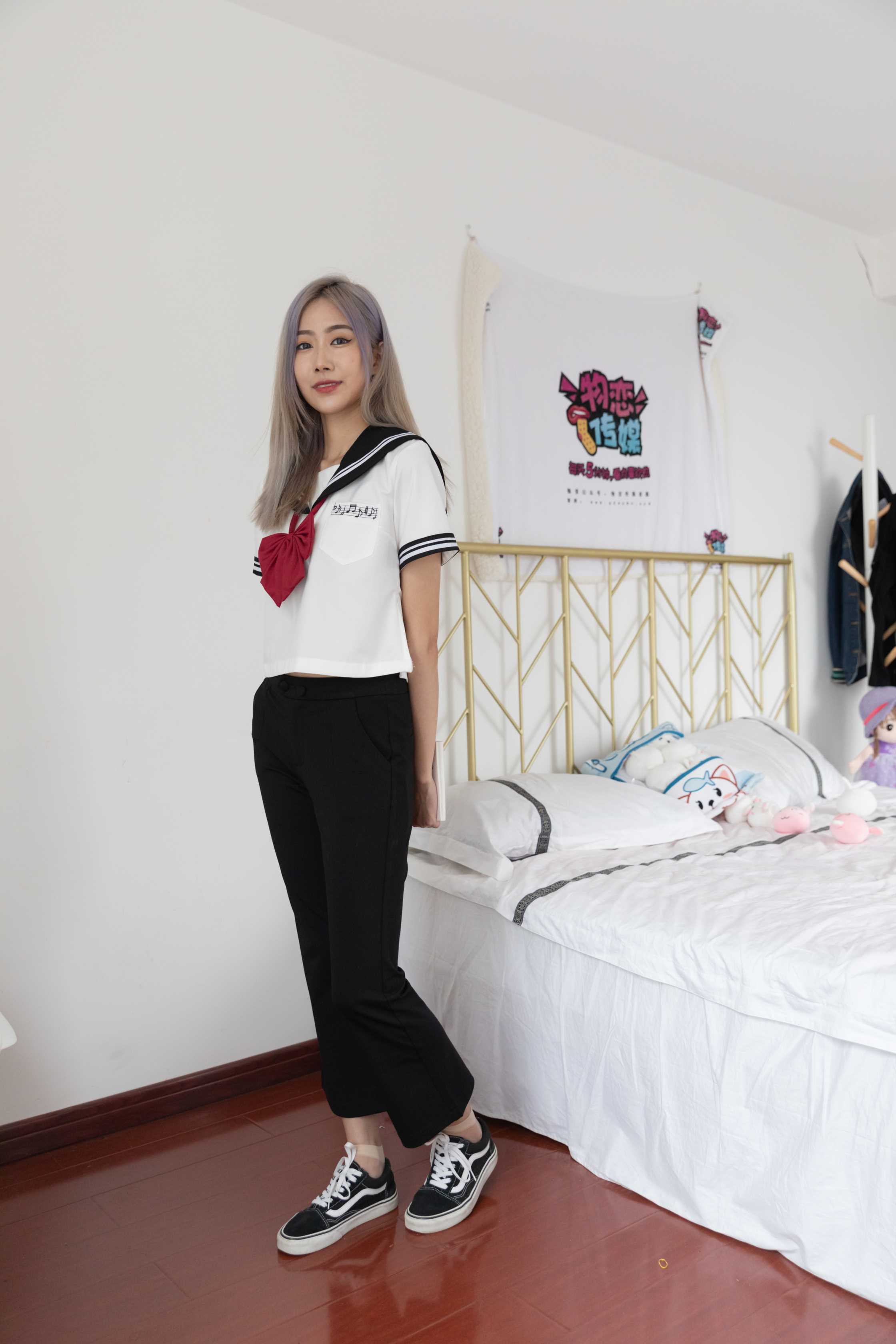 物恋传媒 NO.824 小鹿-日染烟雨 [154P+1V／3.45GB]