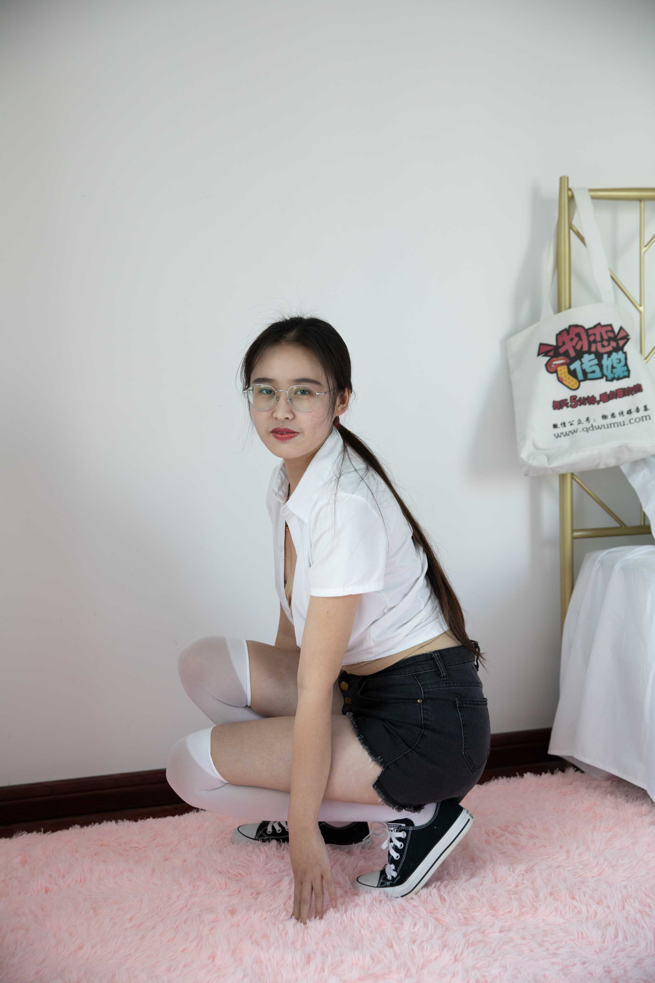 物恋传媒 NO.828 菲菲-醉花 [237P+1V／5.24GB]