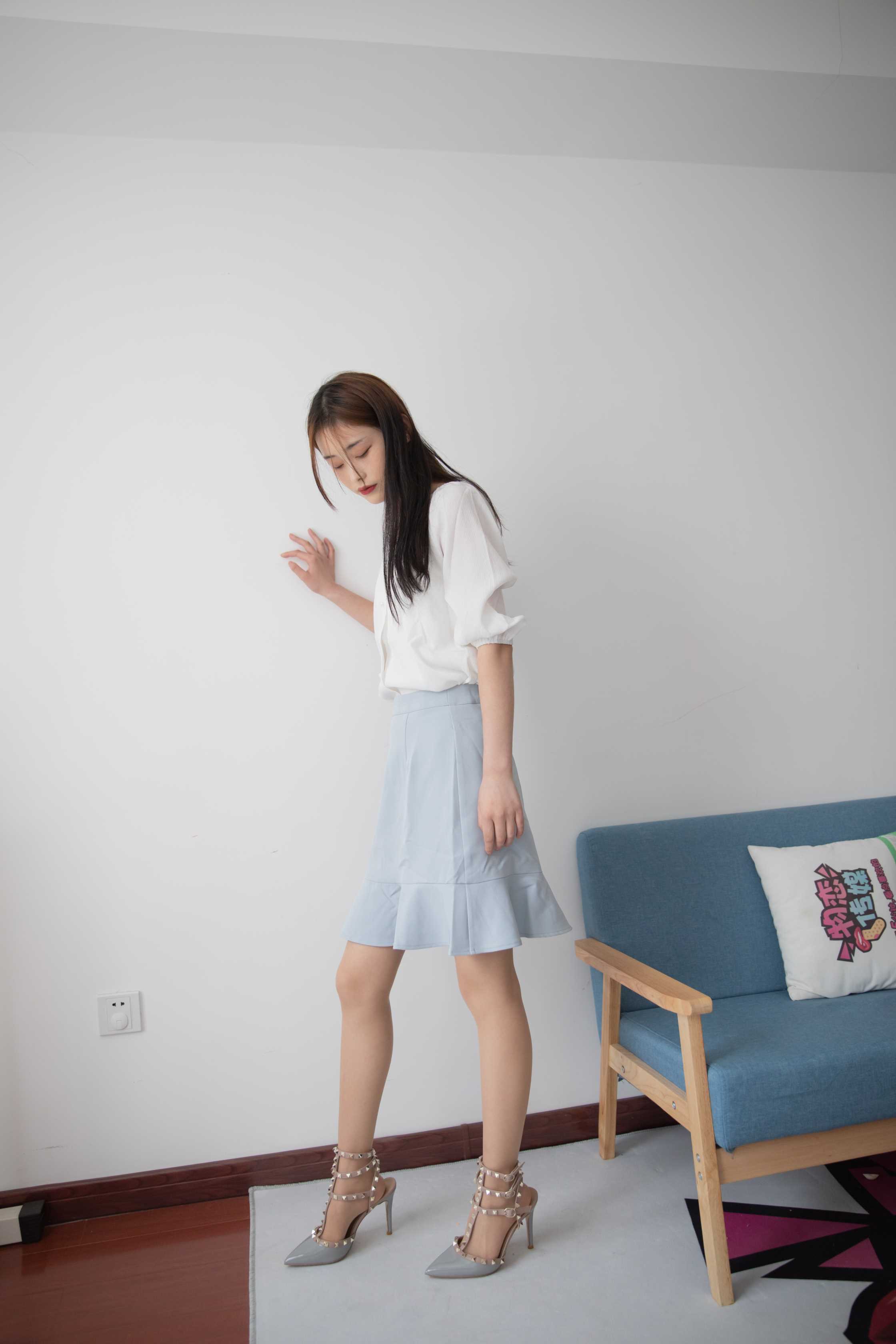 物恋传媒 NO.831 雪儿-花一朵云 [130P+1V／6.38GB]