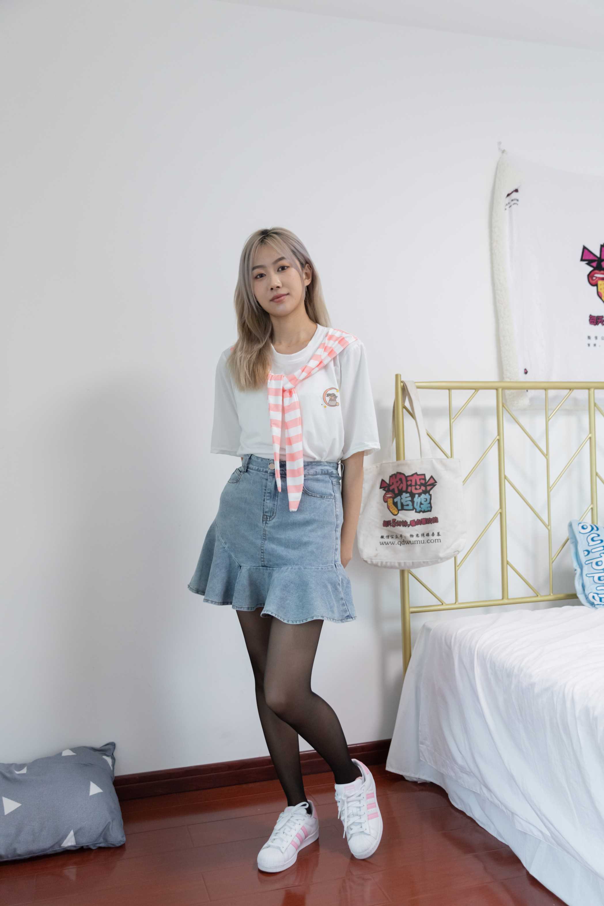 物恋传媒 NO.837 小鹿-烟花煮雨 [148P+1V／5.64GB]