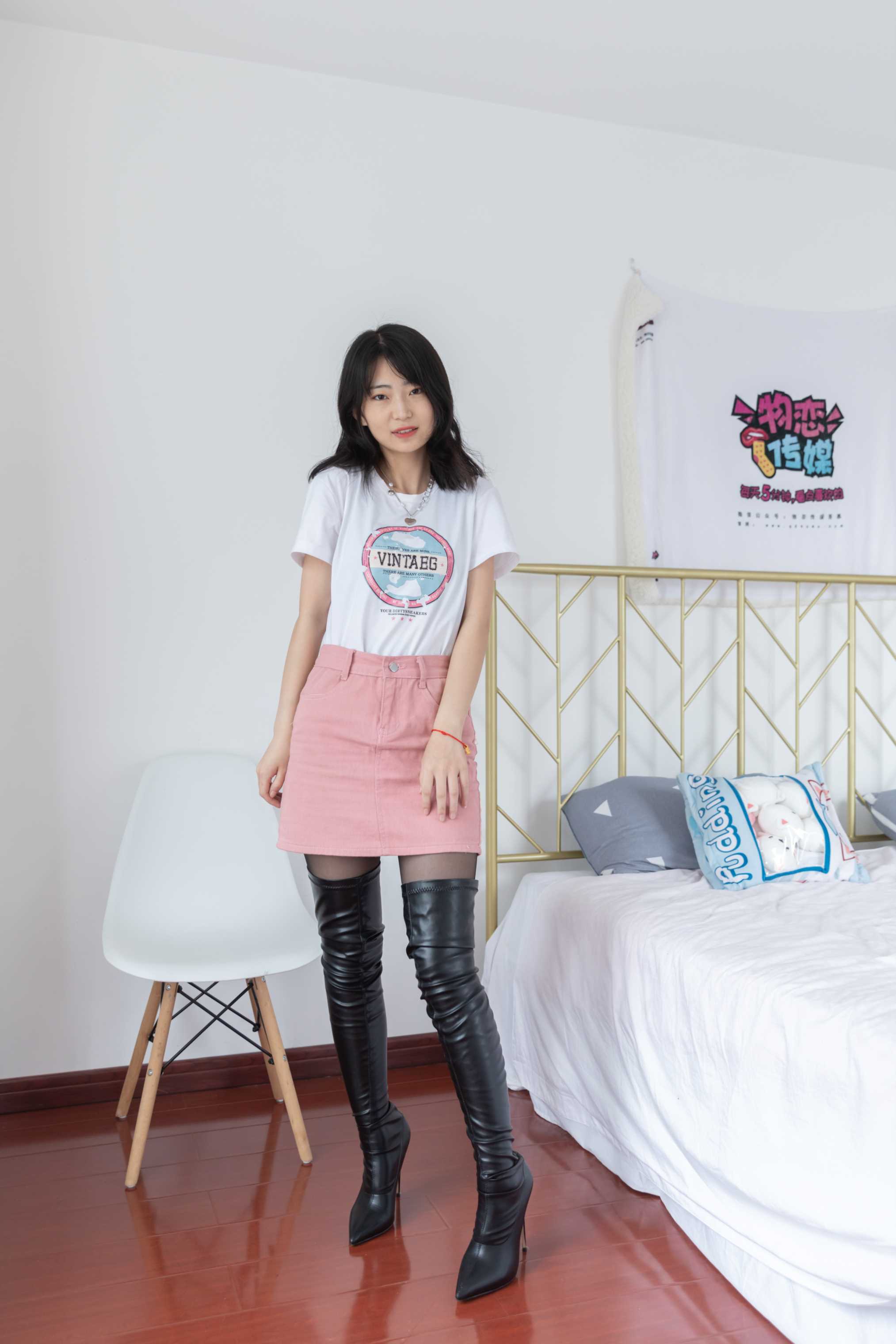 物恋传媒 NO.858 小凌-韶华花雨 [139P+1V／2.72GB]