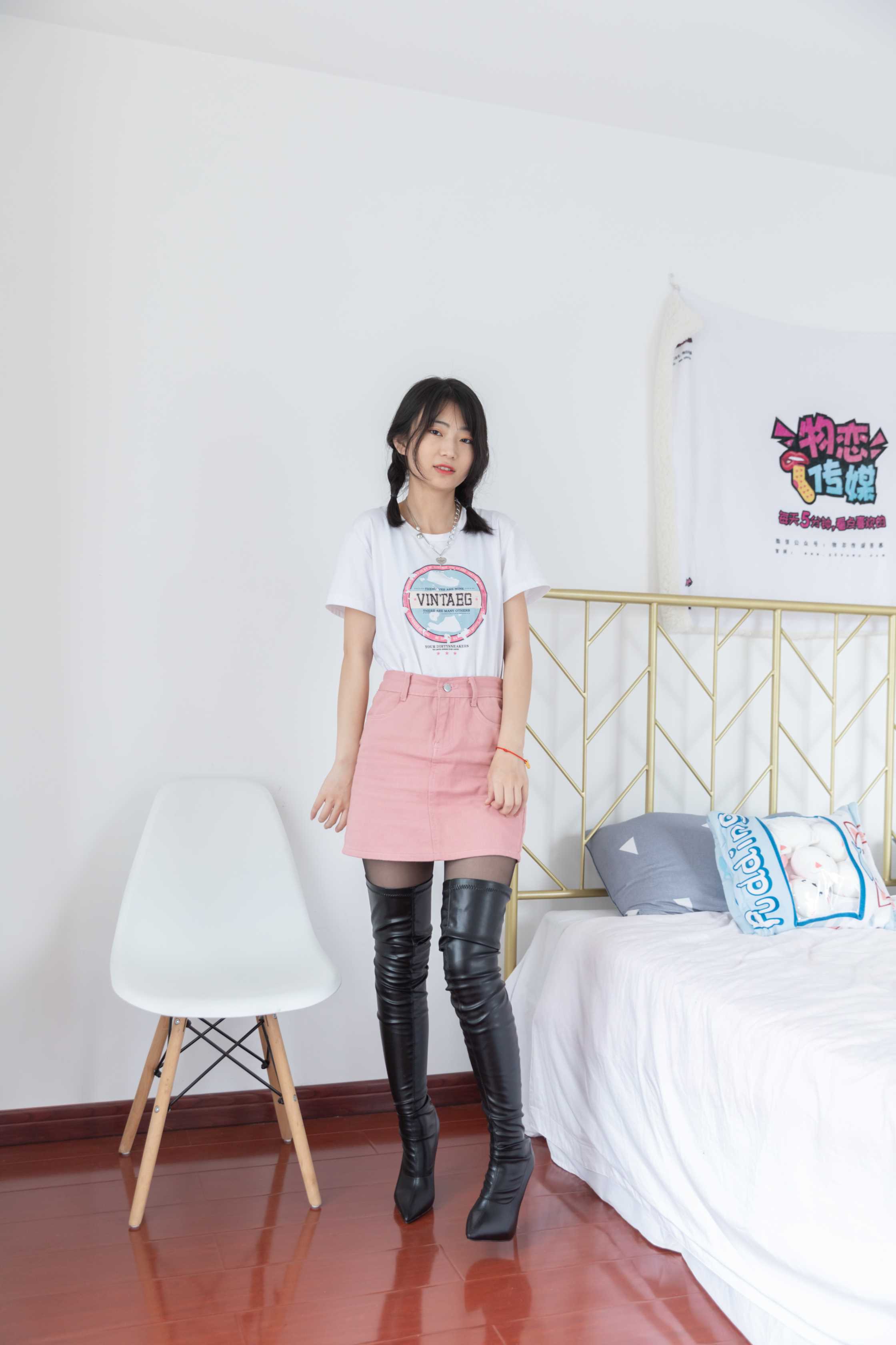 物恋传媒 NO.858 小凌-韶华花雨 [139P+1V／2.72GB]