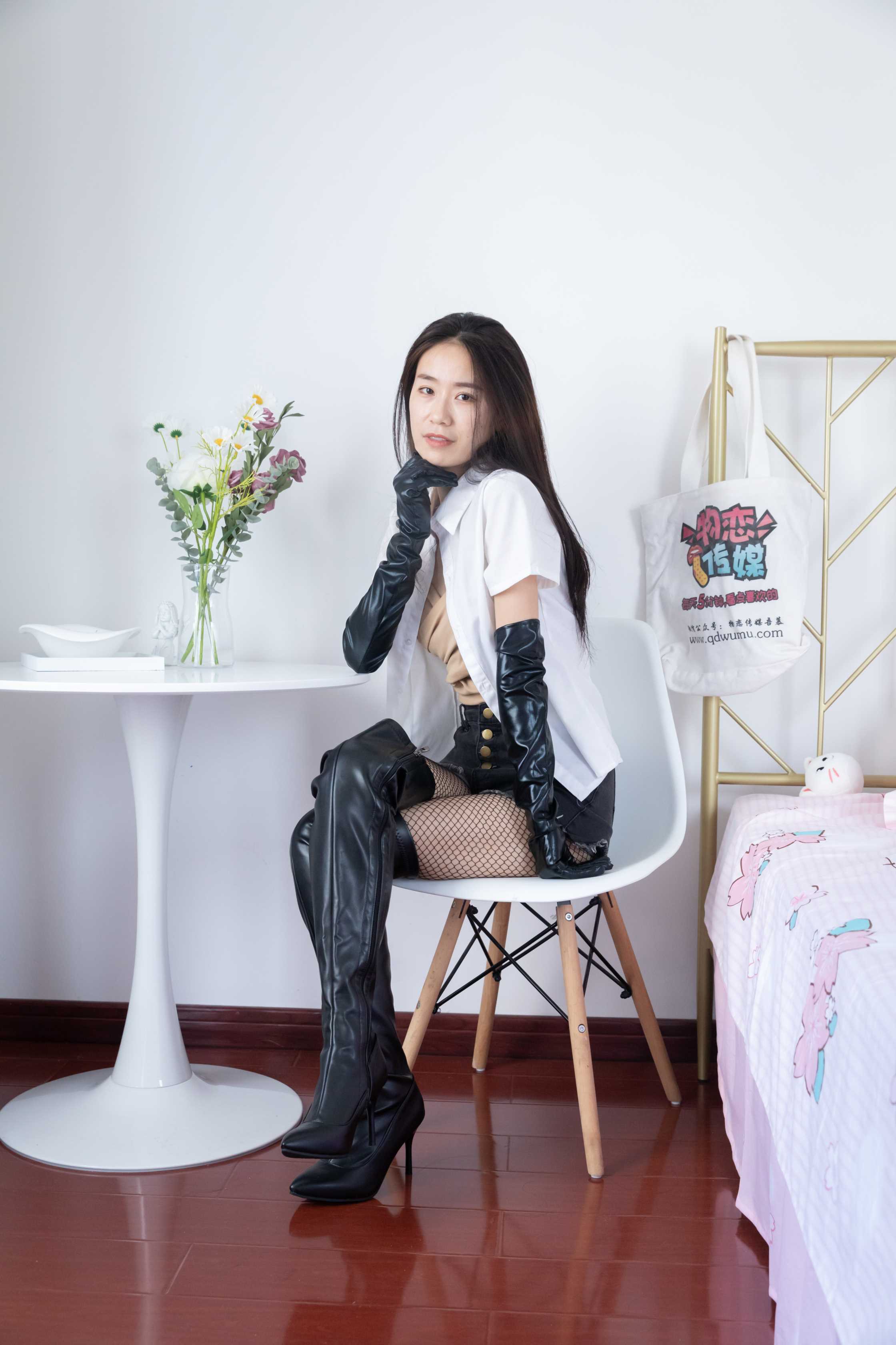 物恋传媒 NO.888 菜菜-坐看秋风 [149P+1V／3.61GB]