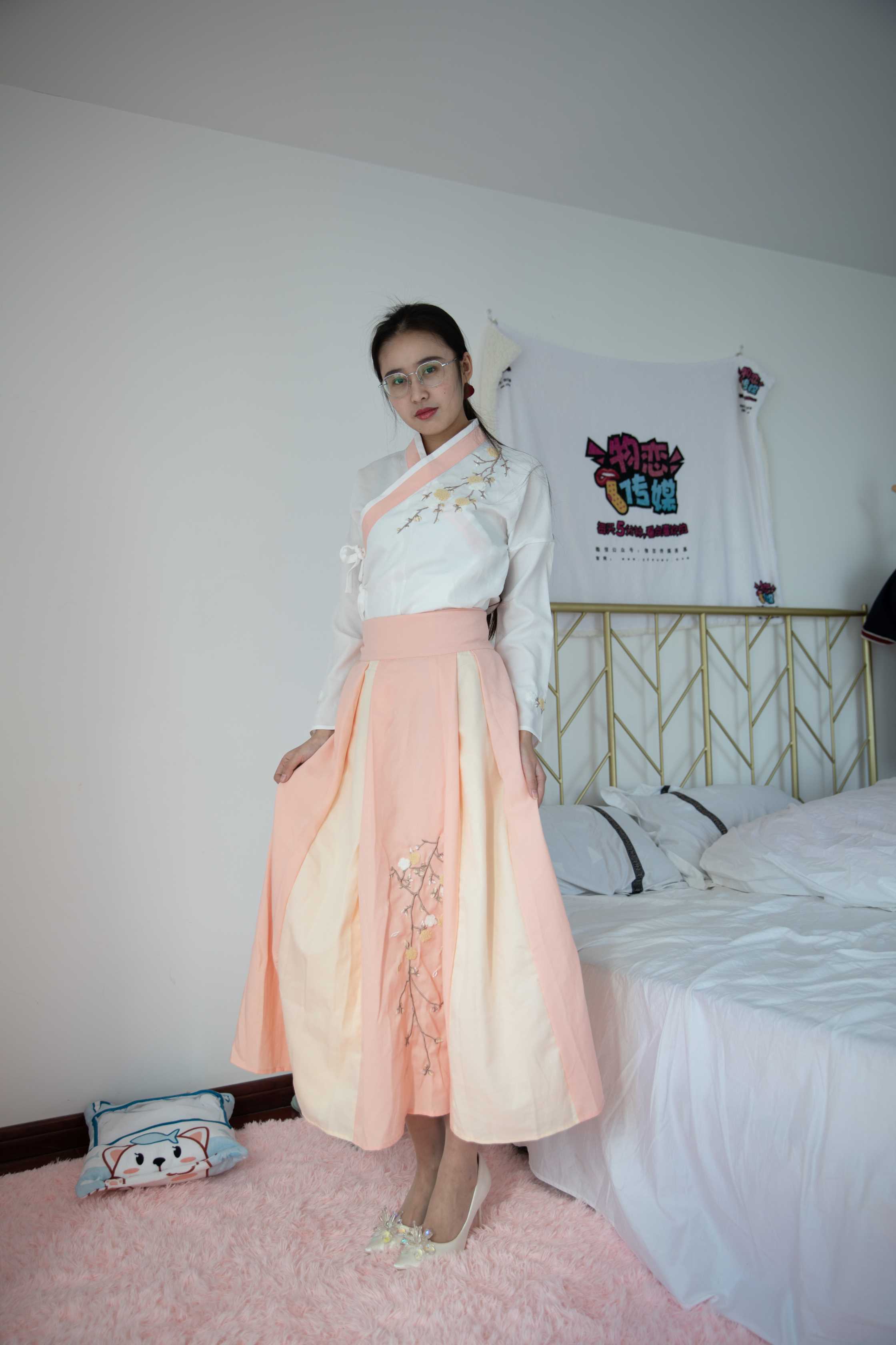 物恋传媒 NO.891 菲菲-风里的云 [142P+1V／4.65GB]