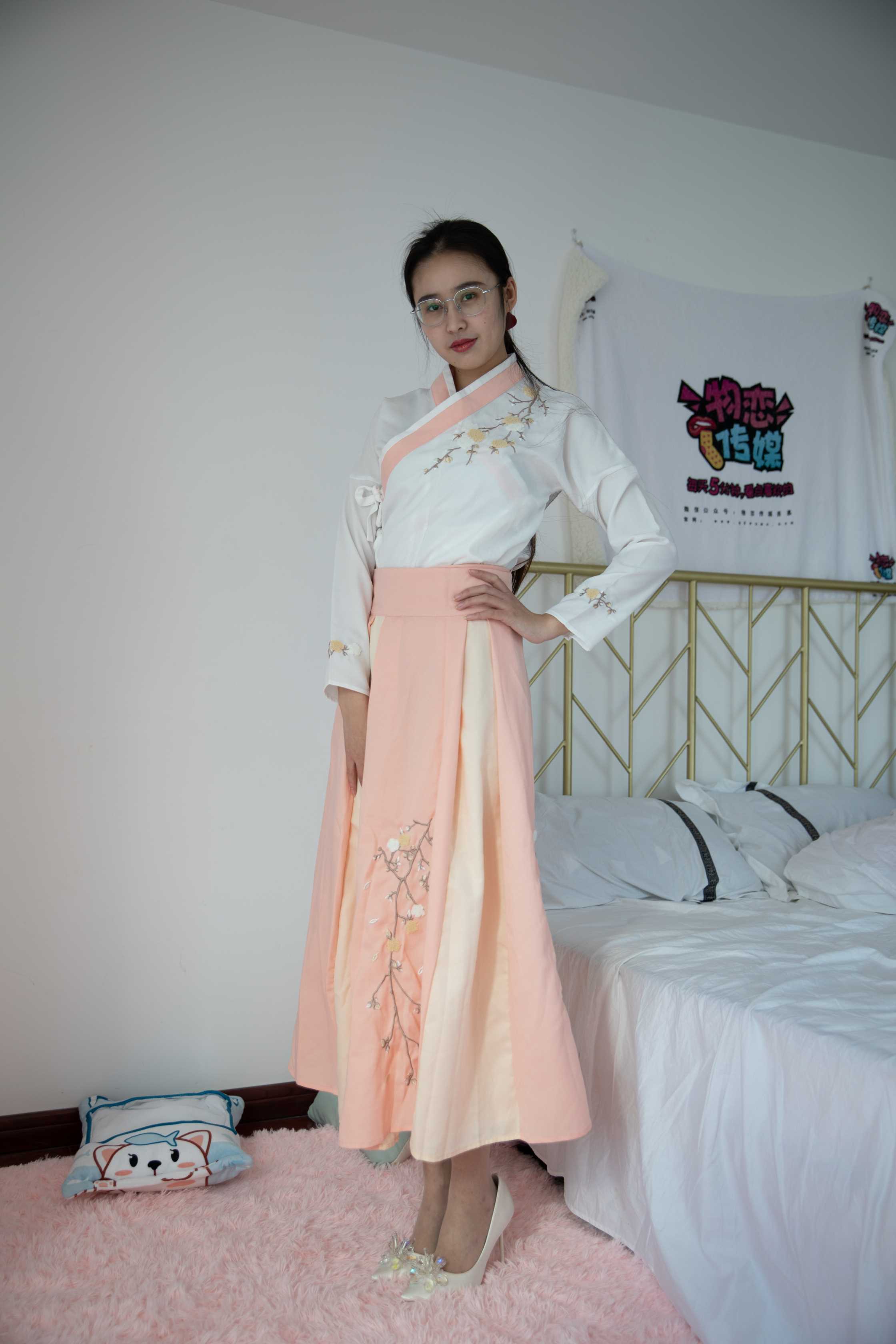 物恋传媒 NO.891 菲菲-风里的云 [142P+1V／4.65GB]