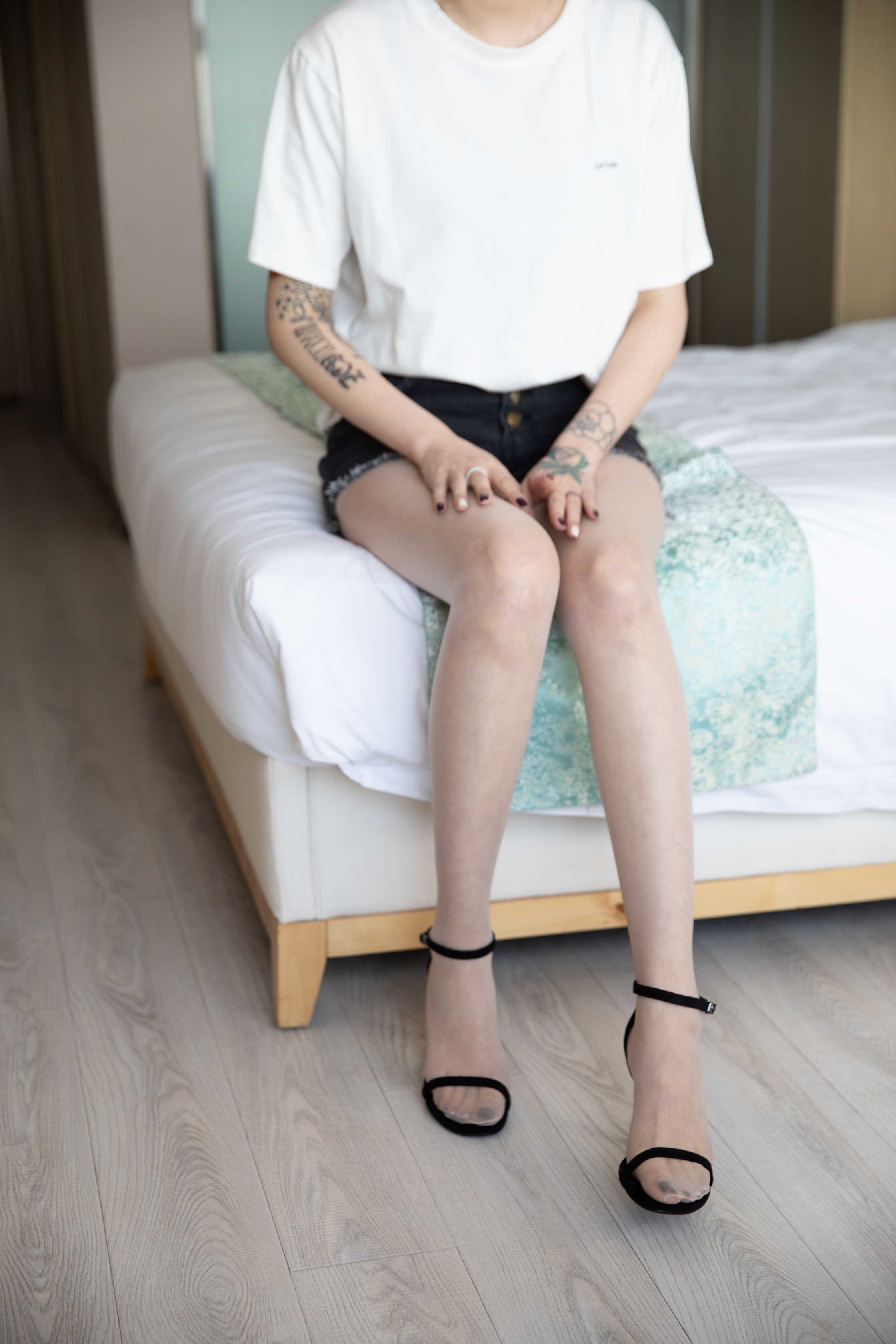 物恋传媒 NO.904 兔兔-与风浅唱 [129P+1V／6.23GB]