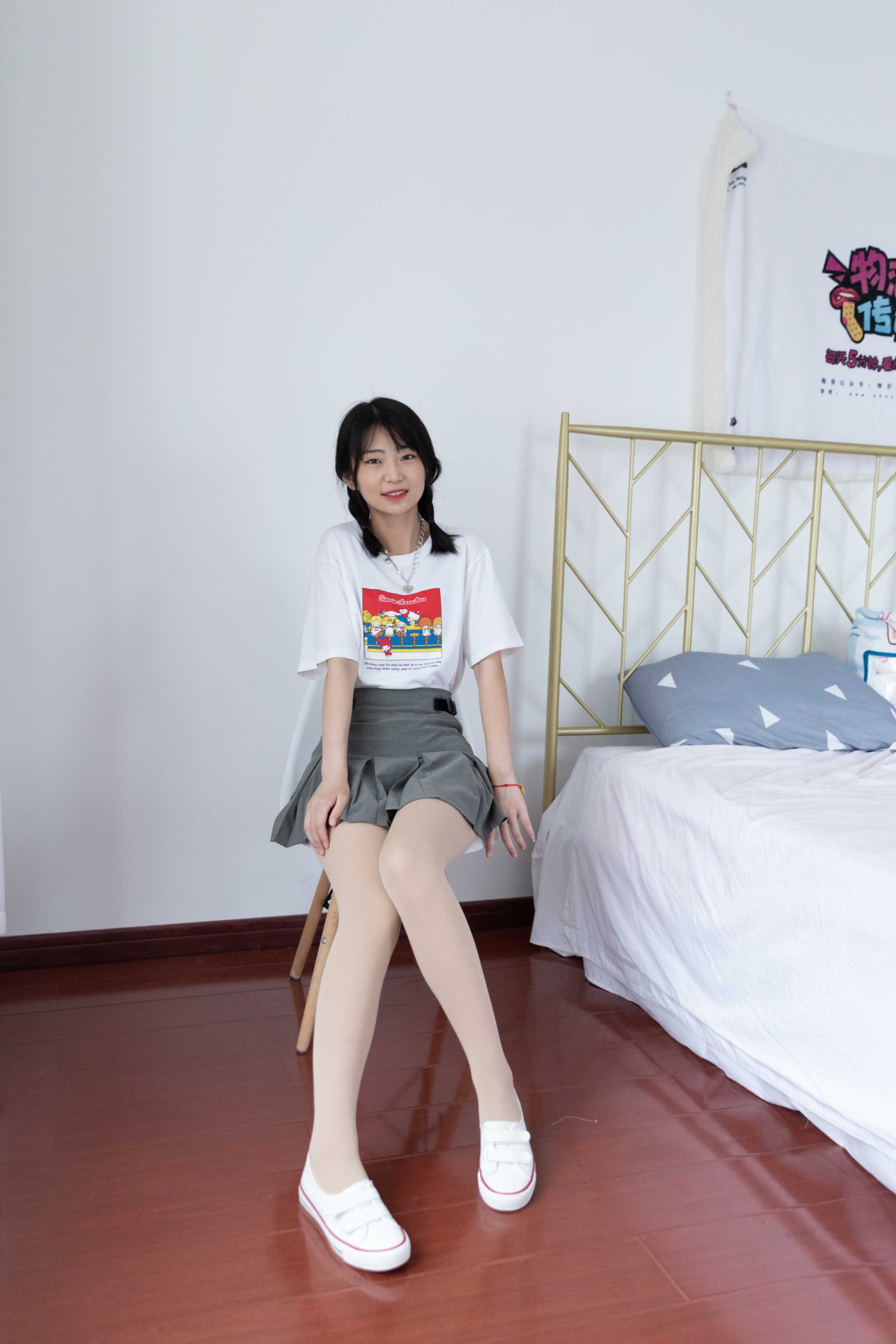 物恋传媒 NO.944期 小凌-秋日月光 [124P+1V／4.40GB]