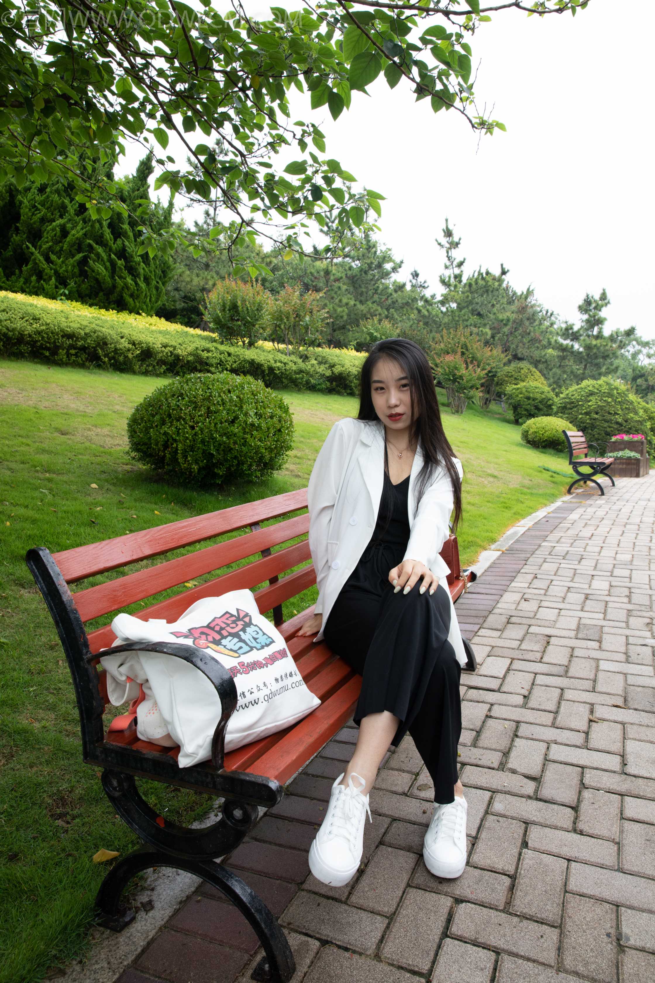 物恋传媒 NO.983 璐璐-思念成雨 [136P+1V／4.10GB]