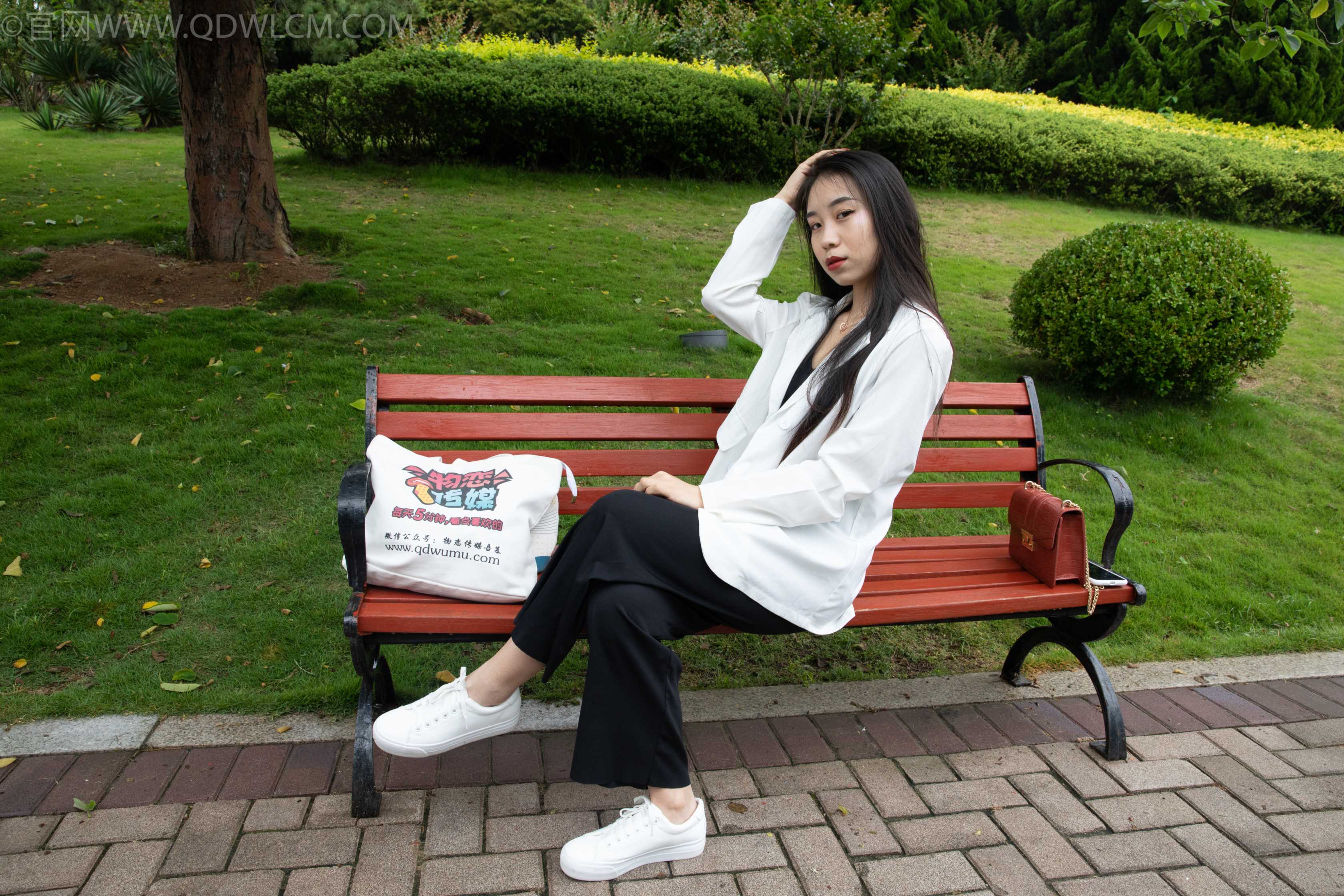 物恋传媒 NO.983 璐璐-思念成雨 [136P+1V／4.10GB]