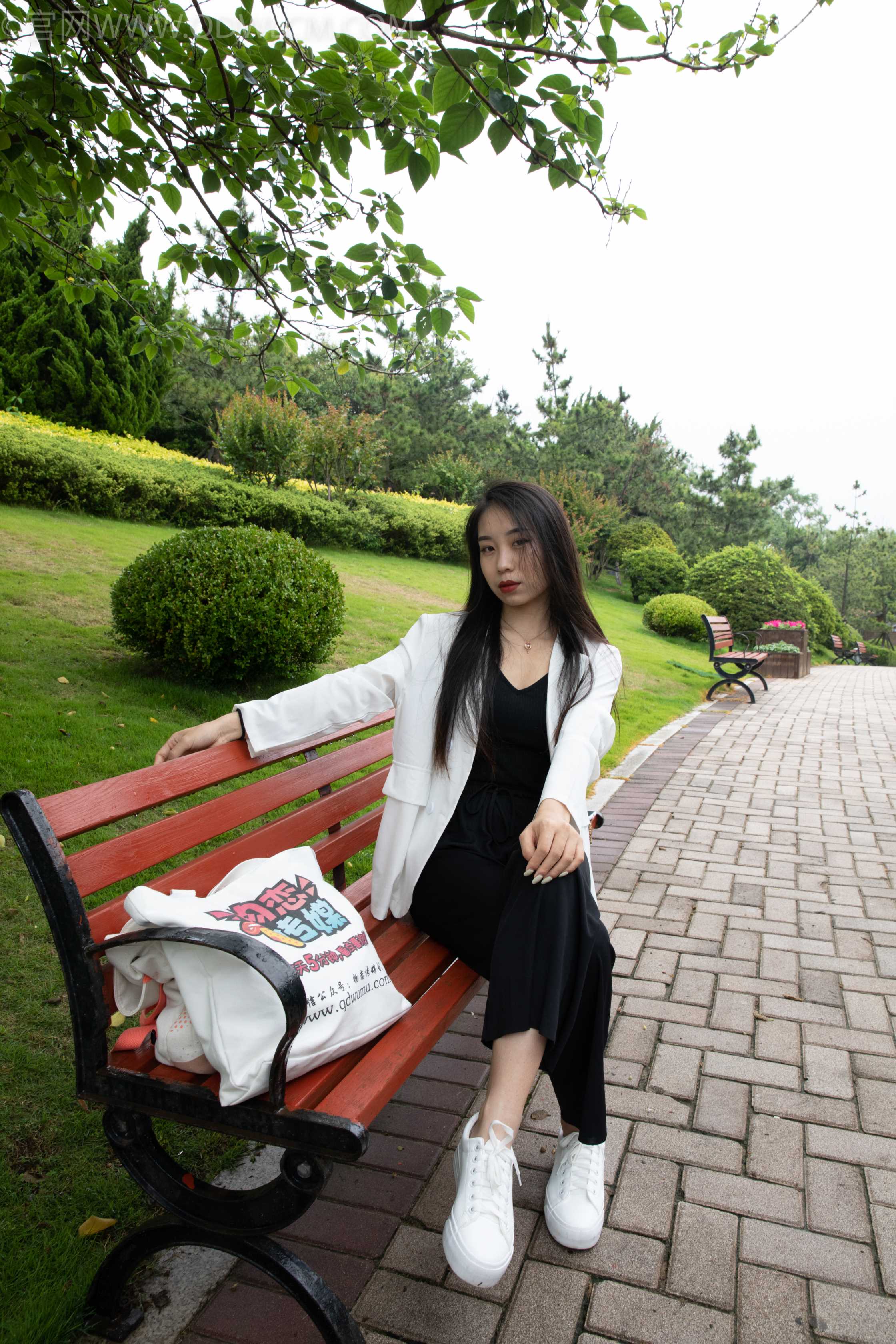 物恋传媒 NO.983 璐璐-思念成雨 [136P+1V／4.10GB]