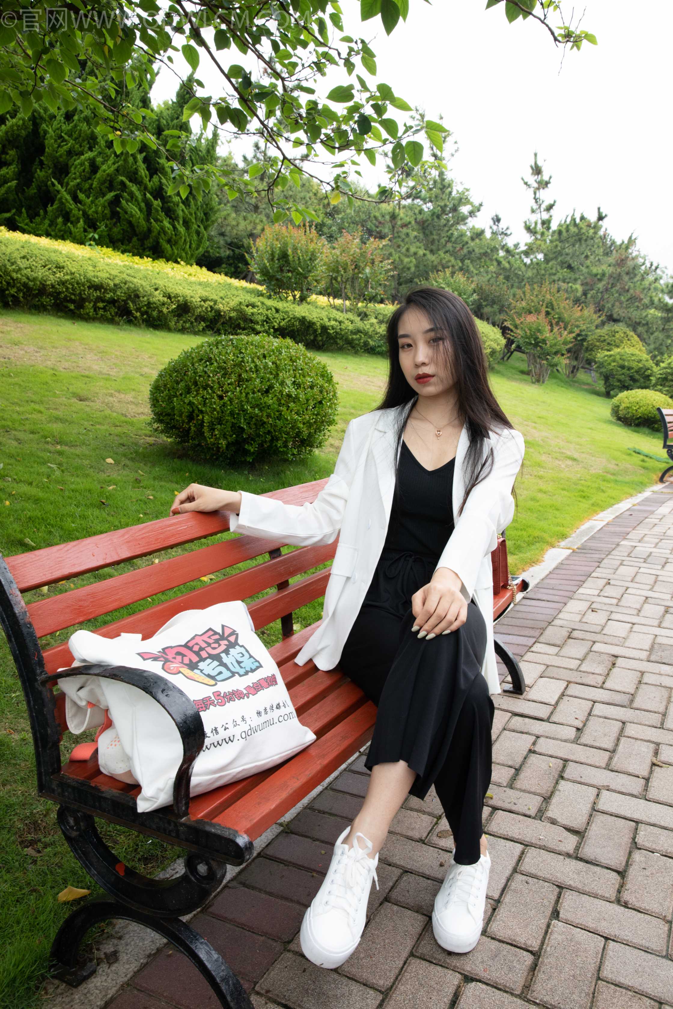 物恋传媒 NO.983 璐璐-思念成雨 [136P+1V／4.10GB]