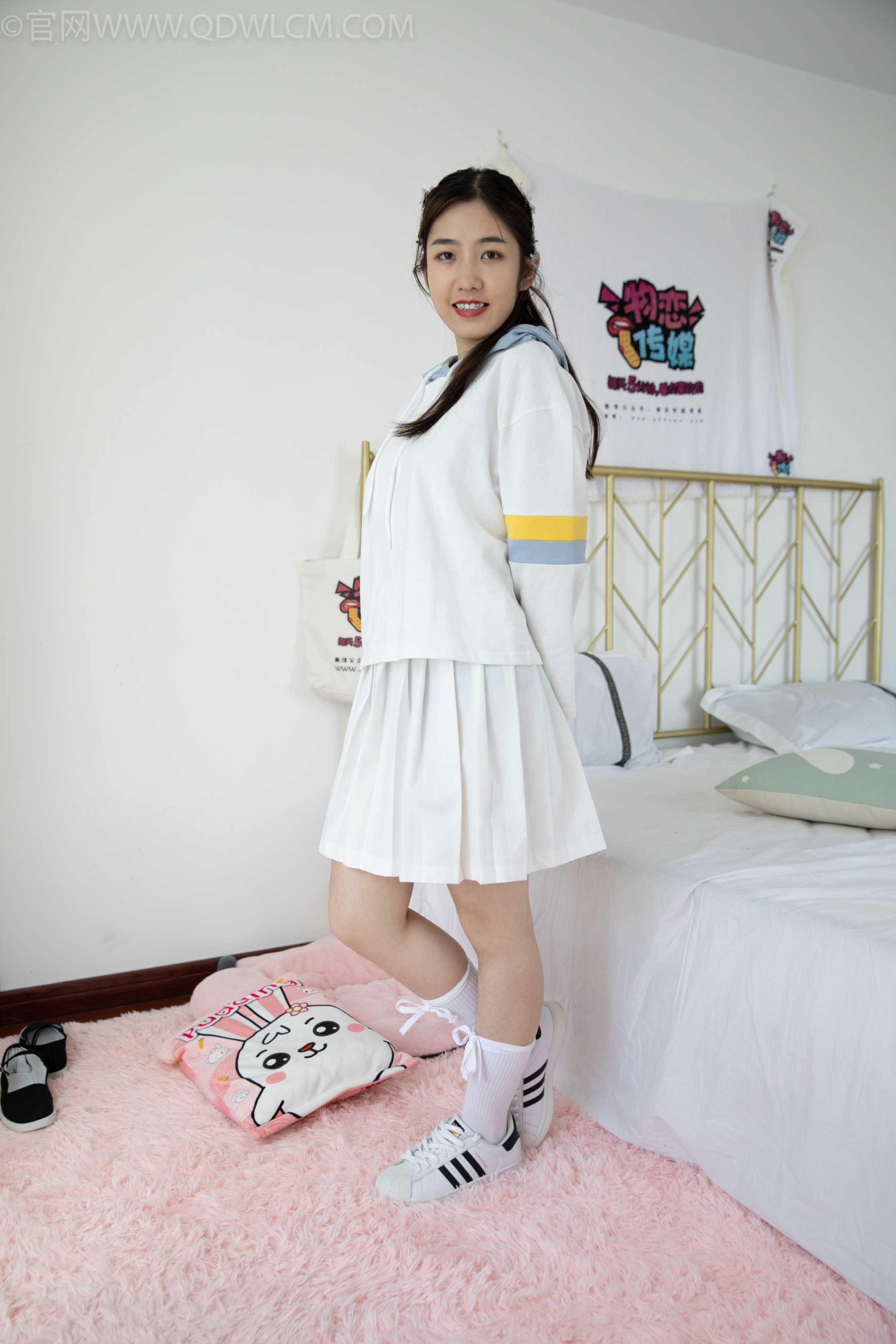 物恋传媒 NO.994 笑笑-花样年华 [127P+1V／3.29GB]