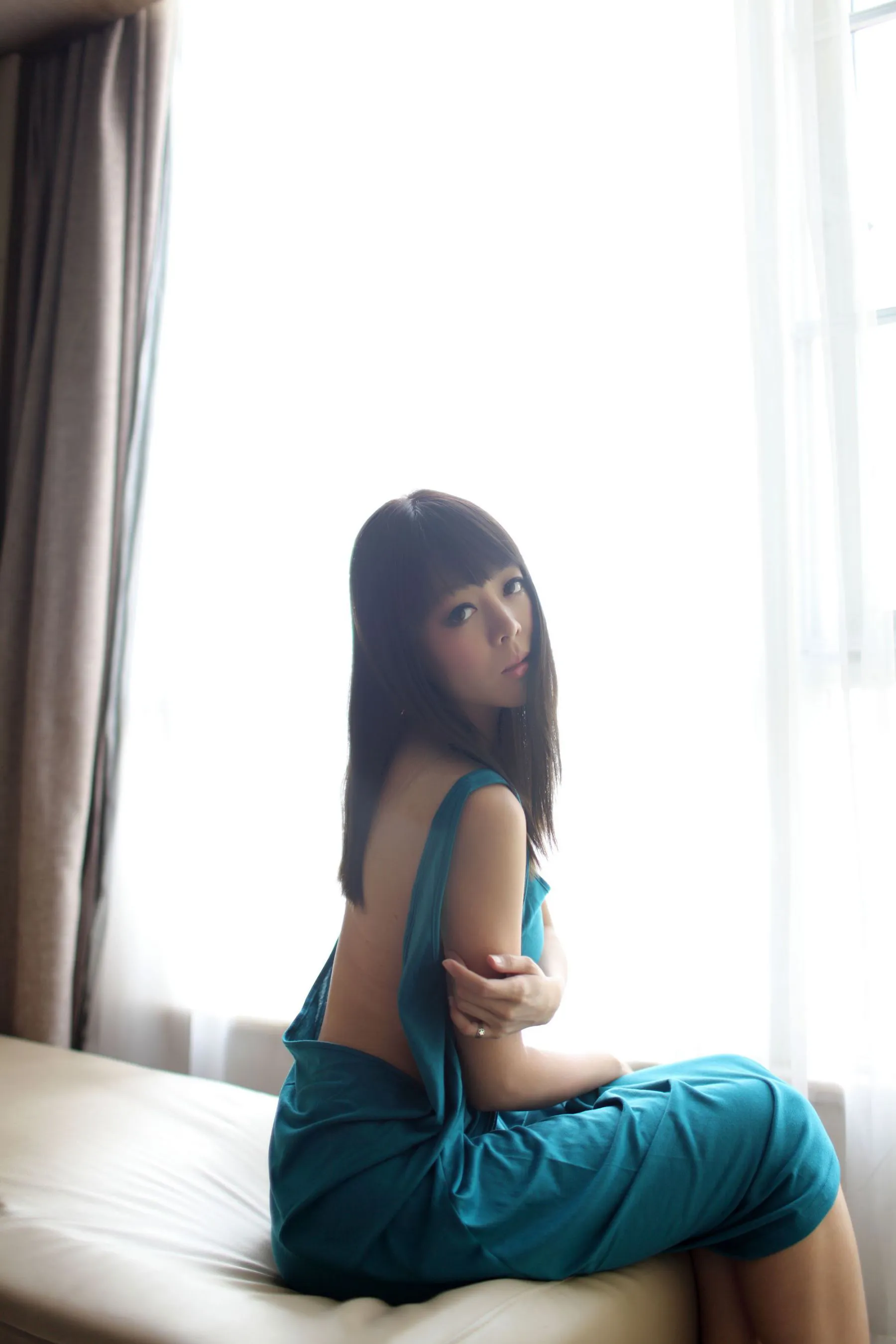 杜Viki《酒店拍摄 三套装》 秀人网 No.001