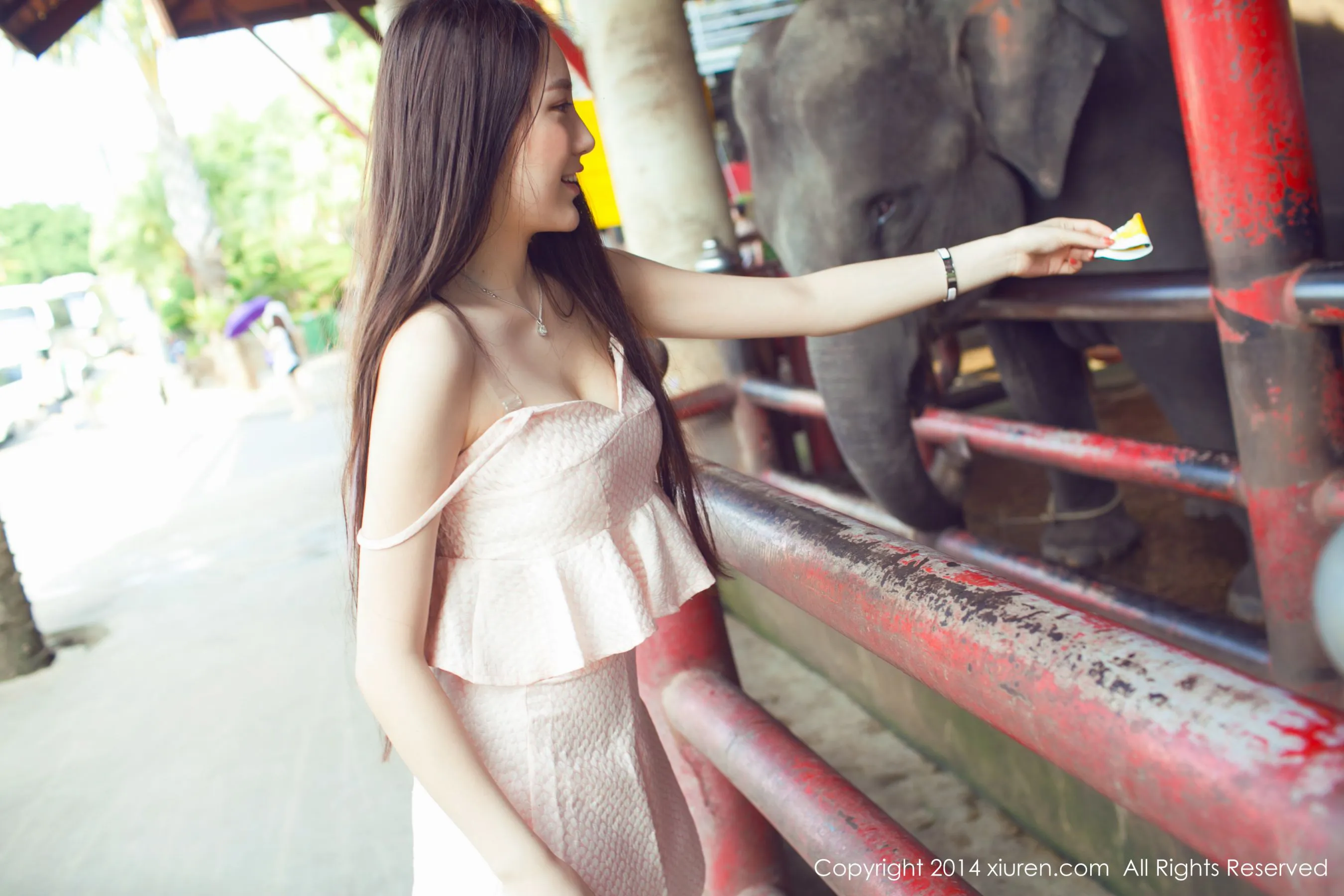 女神刘奕宁Lynn泰国街拍 秀人网 No.139