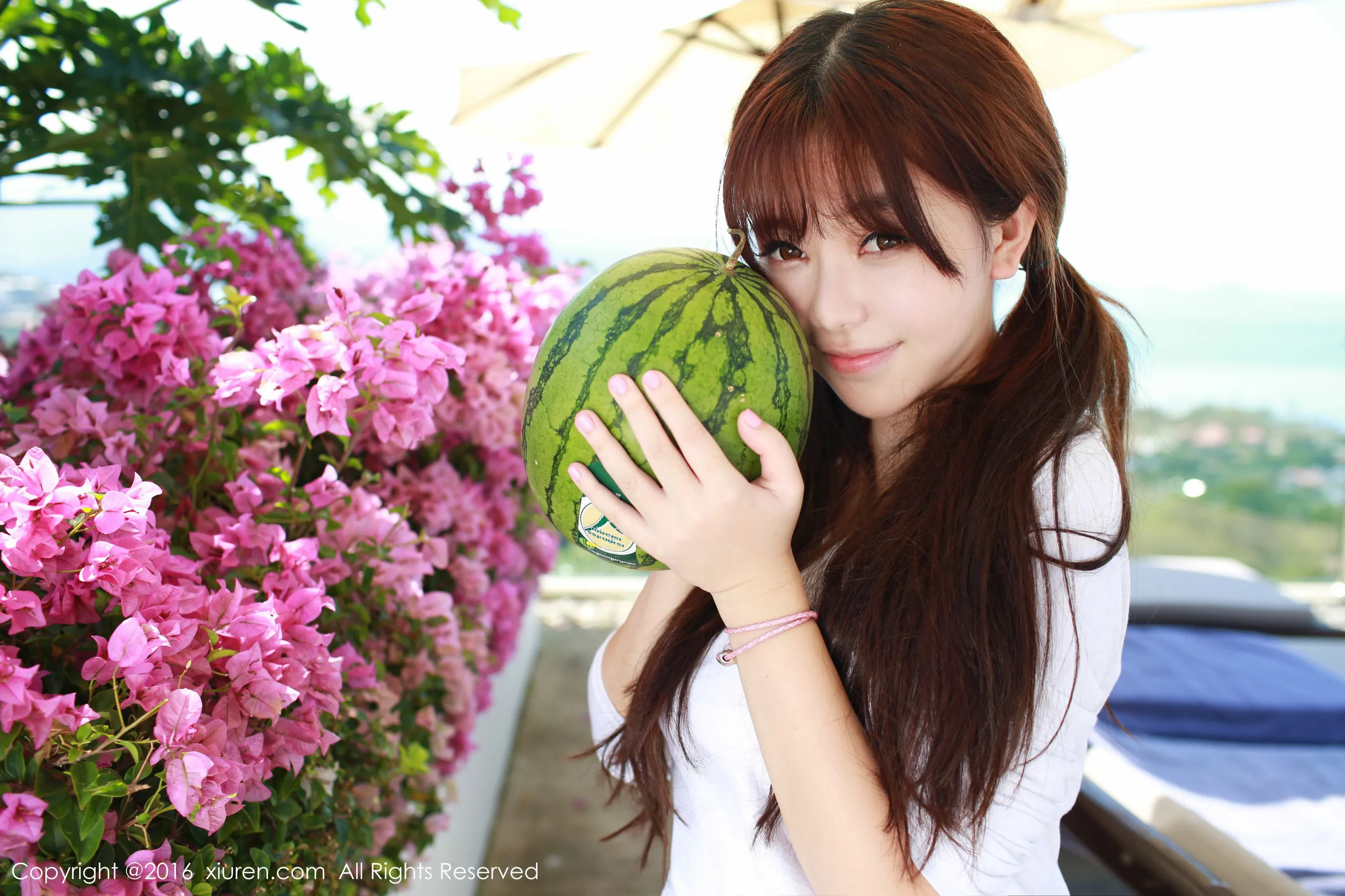 刘飞儿Faye《西瓜+牛仔超短裙+针织内衣》 秀人网 No.490