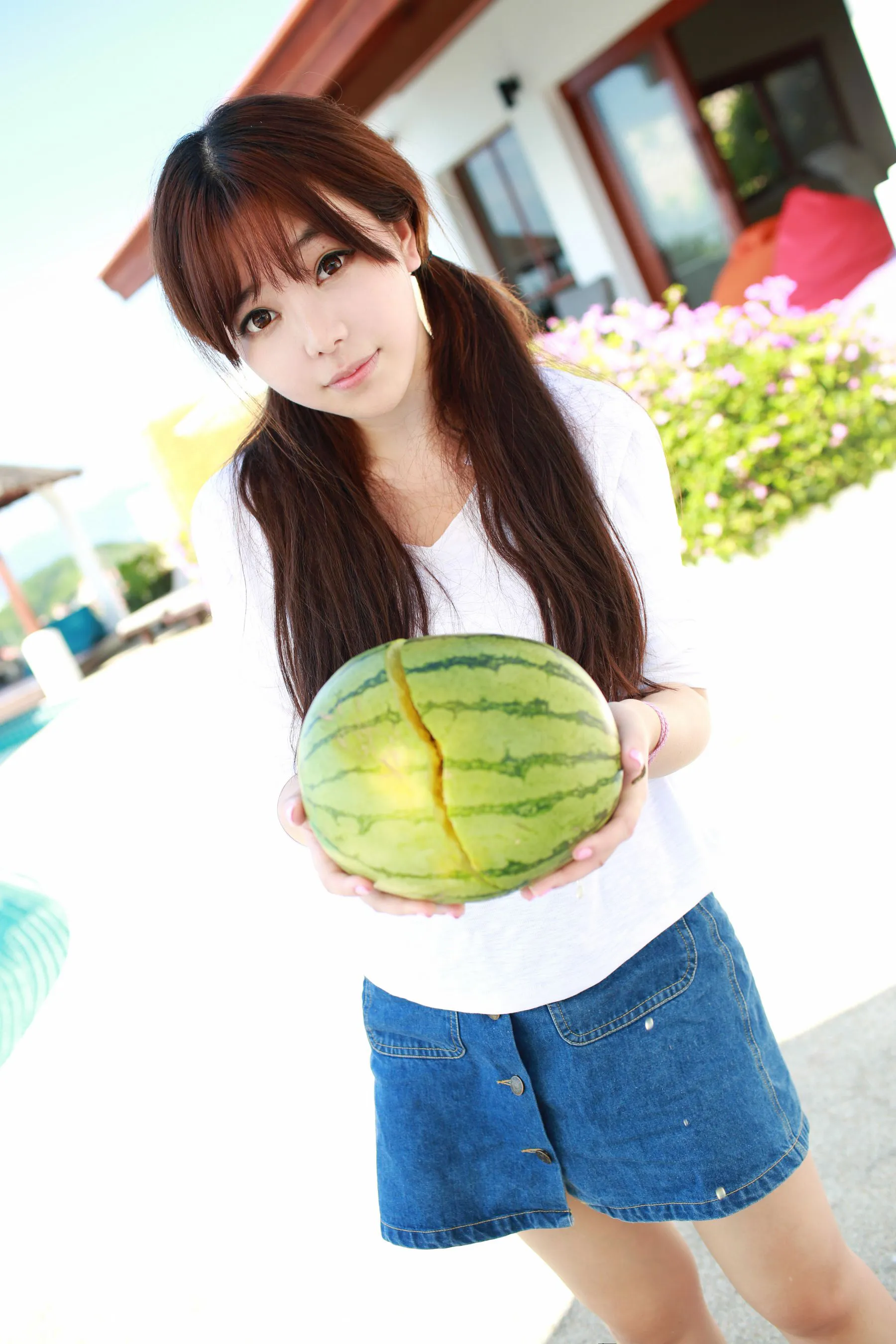 刘飞儿Faye《西瓜+牛仔超短裙+针织内衣》 秀人网 No.490