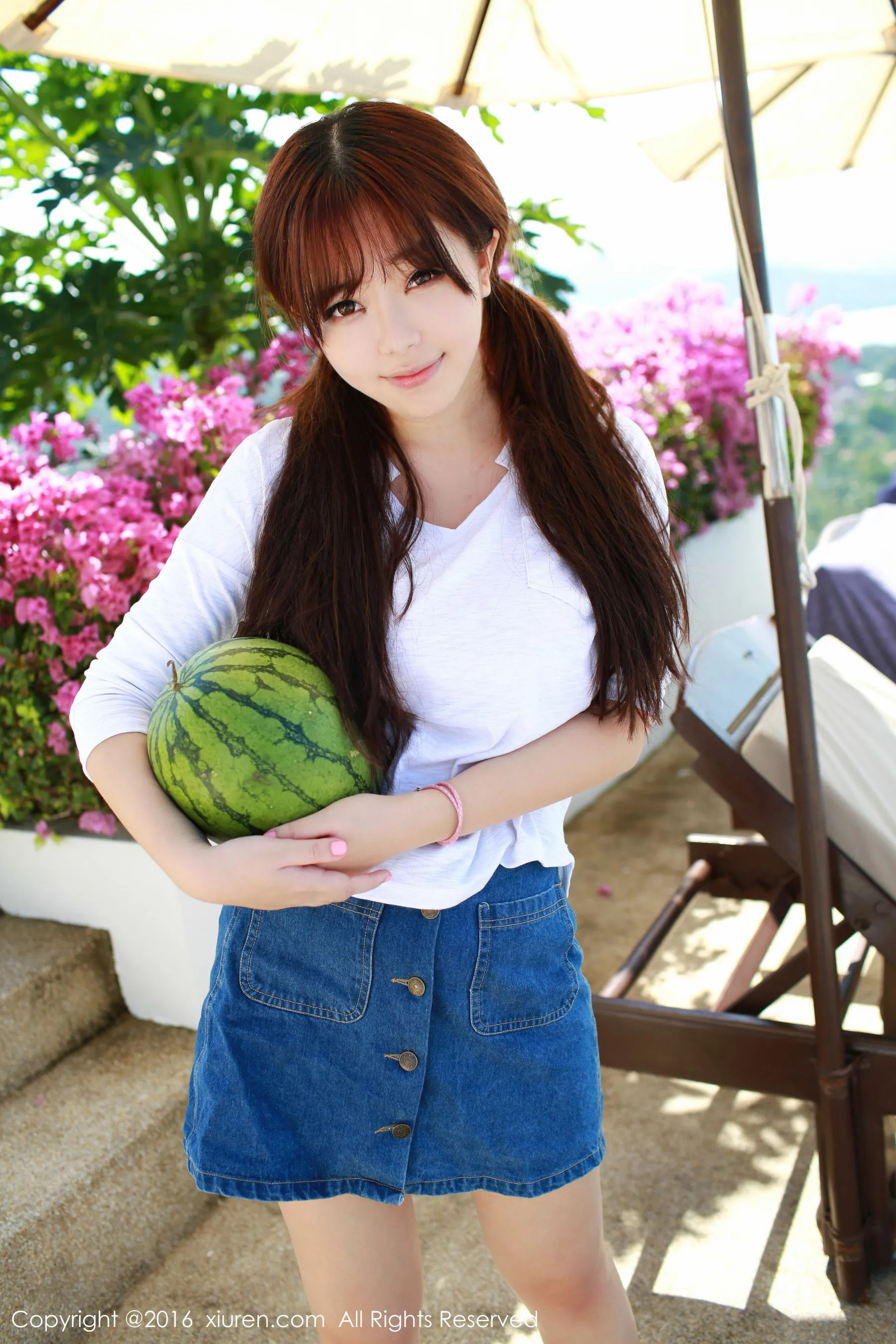 刘飞儿Faye《西瓜+牛仔超短裙+针织内衣》 秀人网 No.490