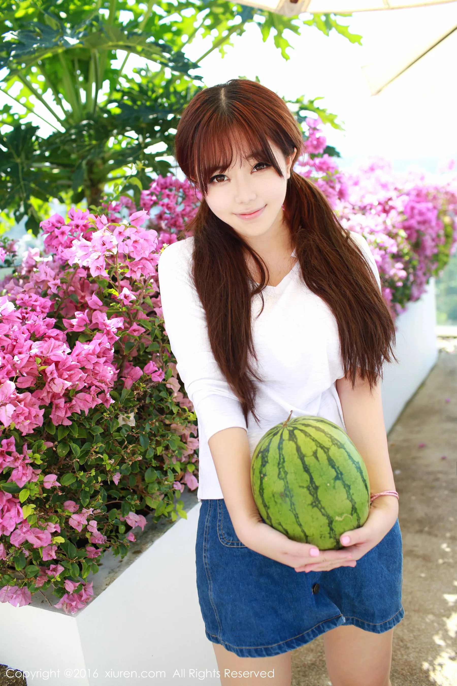 刘飞儿Faye《西瓜+牛仔超短裙+针织内衣》 秀人网 No.490