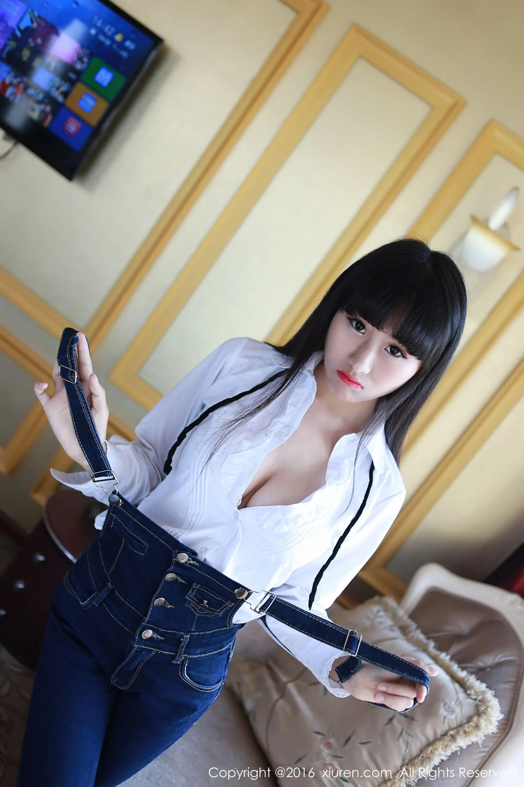 月音瞳《来自武汉的童颜巨乳妹子》 秀人网 No.520