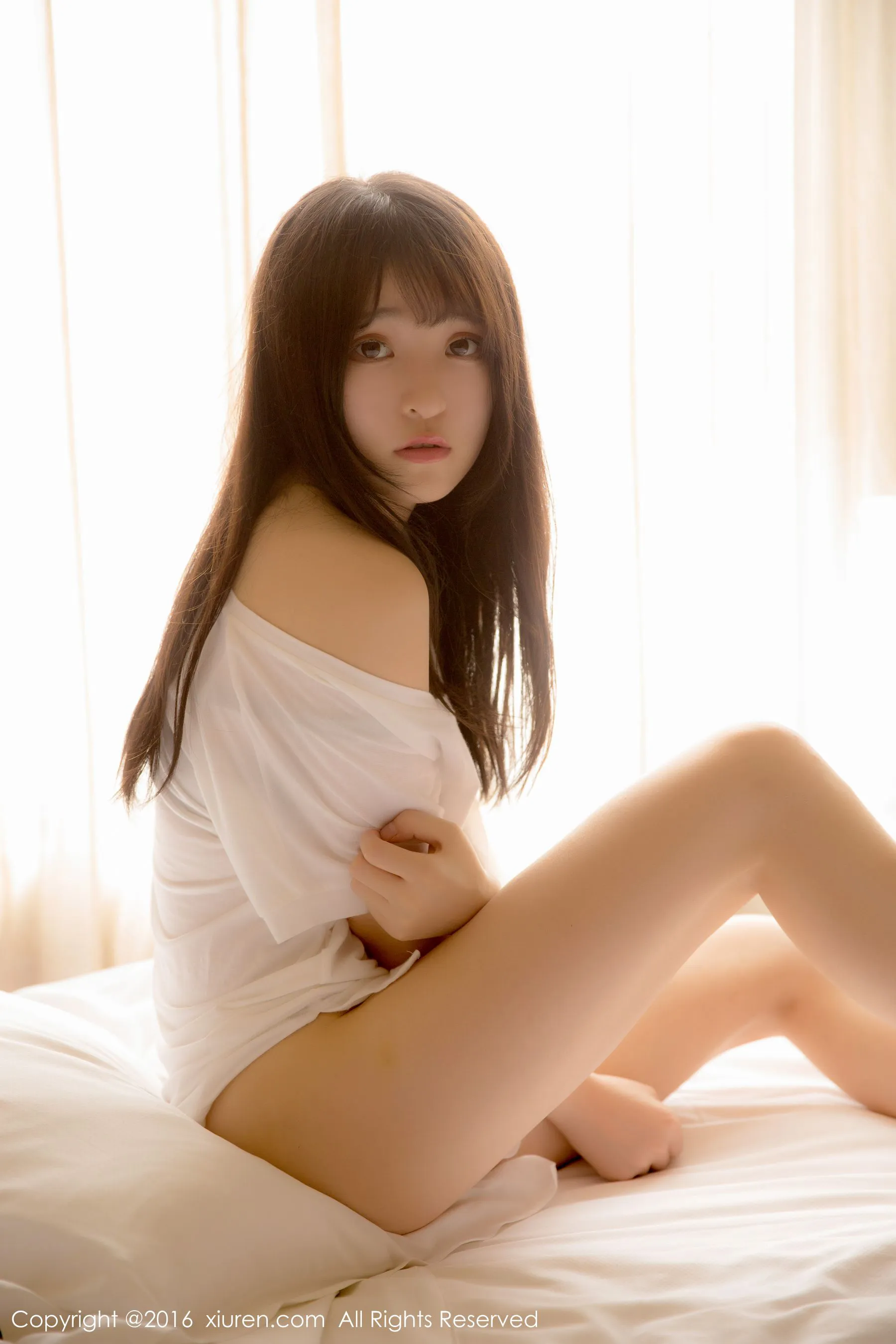 伊小七MoMo《大尺度性感私房系列》 秀人网 No.571