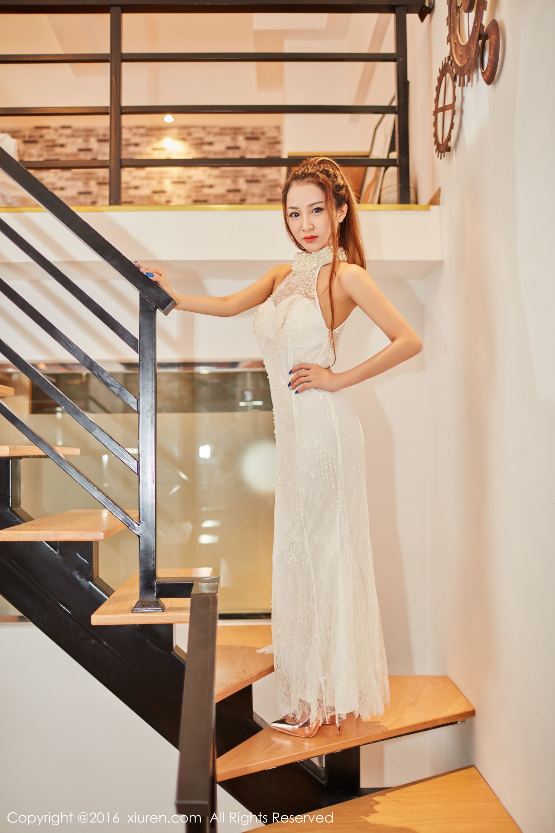 Sugar梁莹《修长的美腿与浑圆的翘臀》 秀人网 No.631