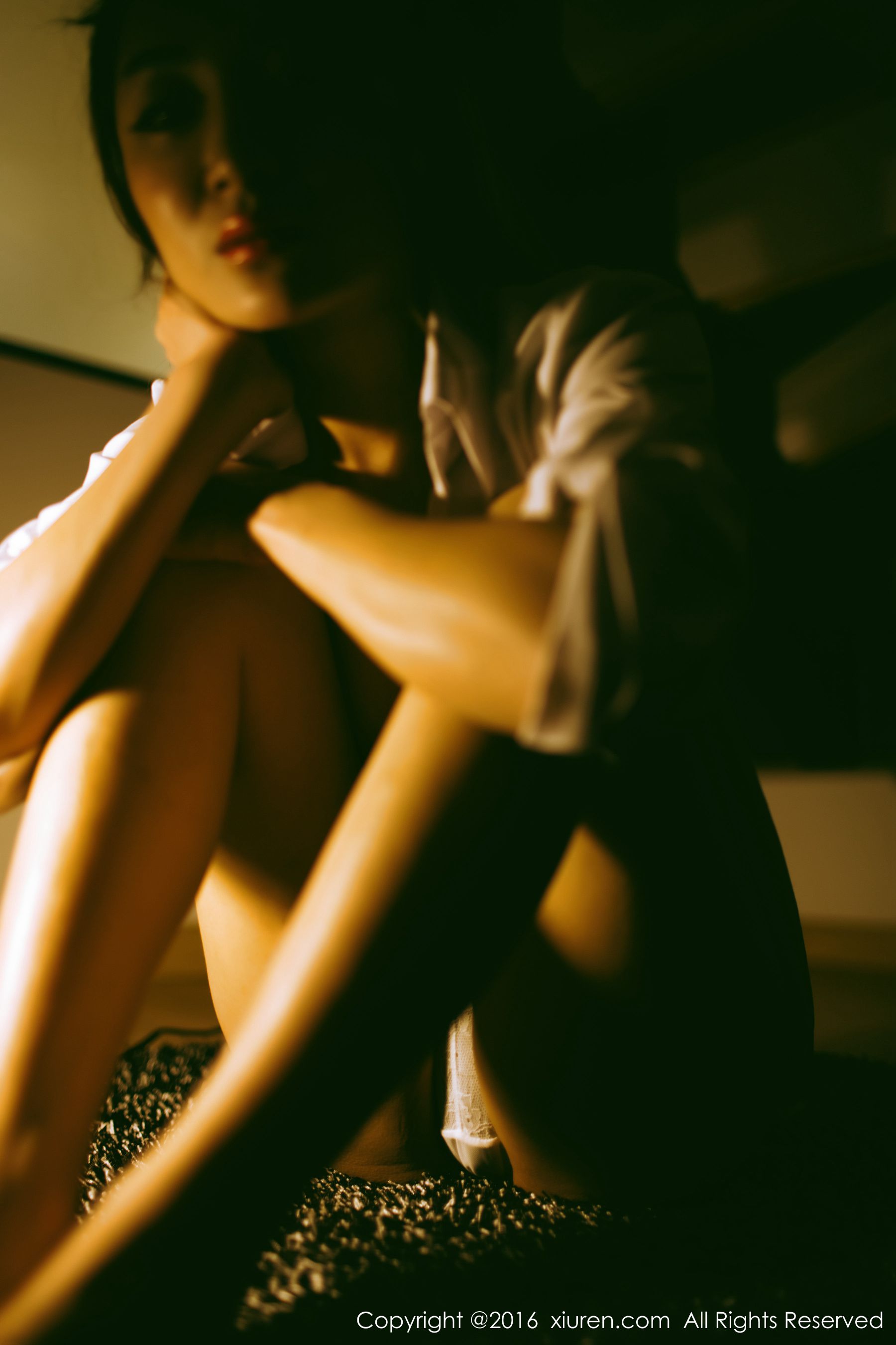 Sugar梁莹《修长的美腿与浑圆的翘臀》 秀人网 No.631