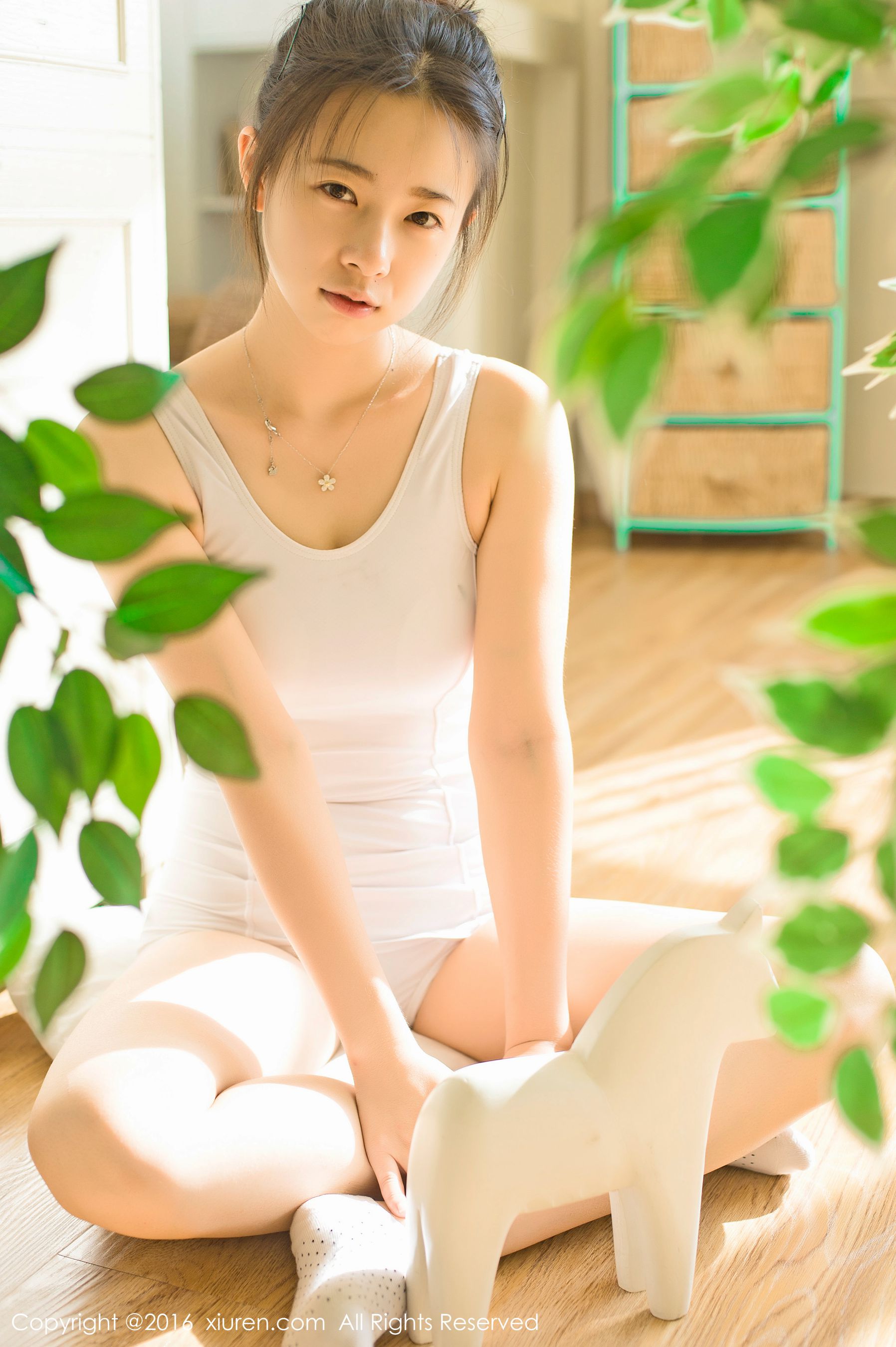 草莓zz(吴允芝)《清晨起床的智齿少女》 秀人网 No.641