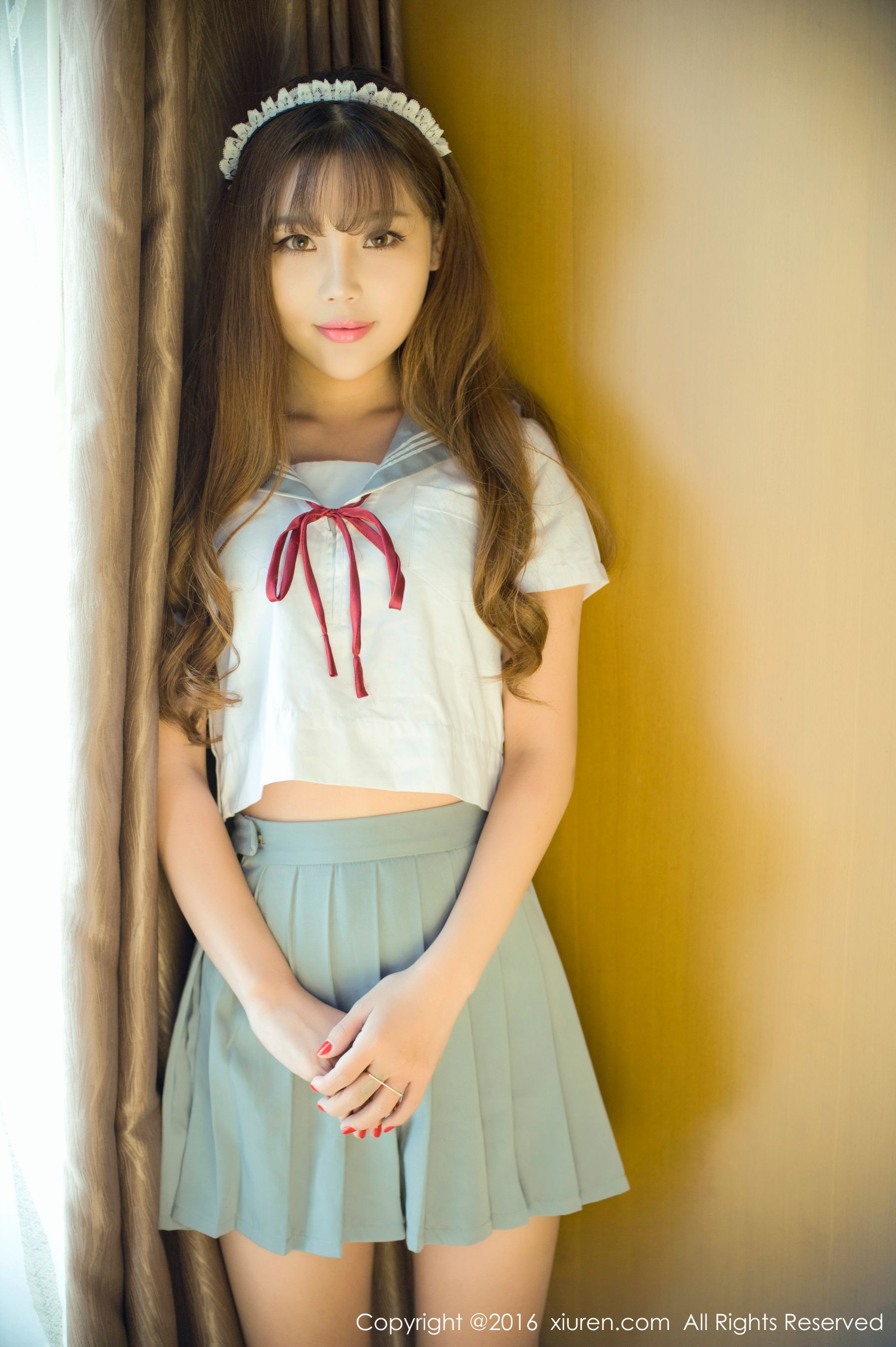 周予然《高中校服户外爆乳，经典日系校服》 秀人网 No.651