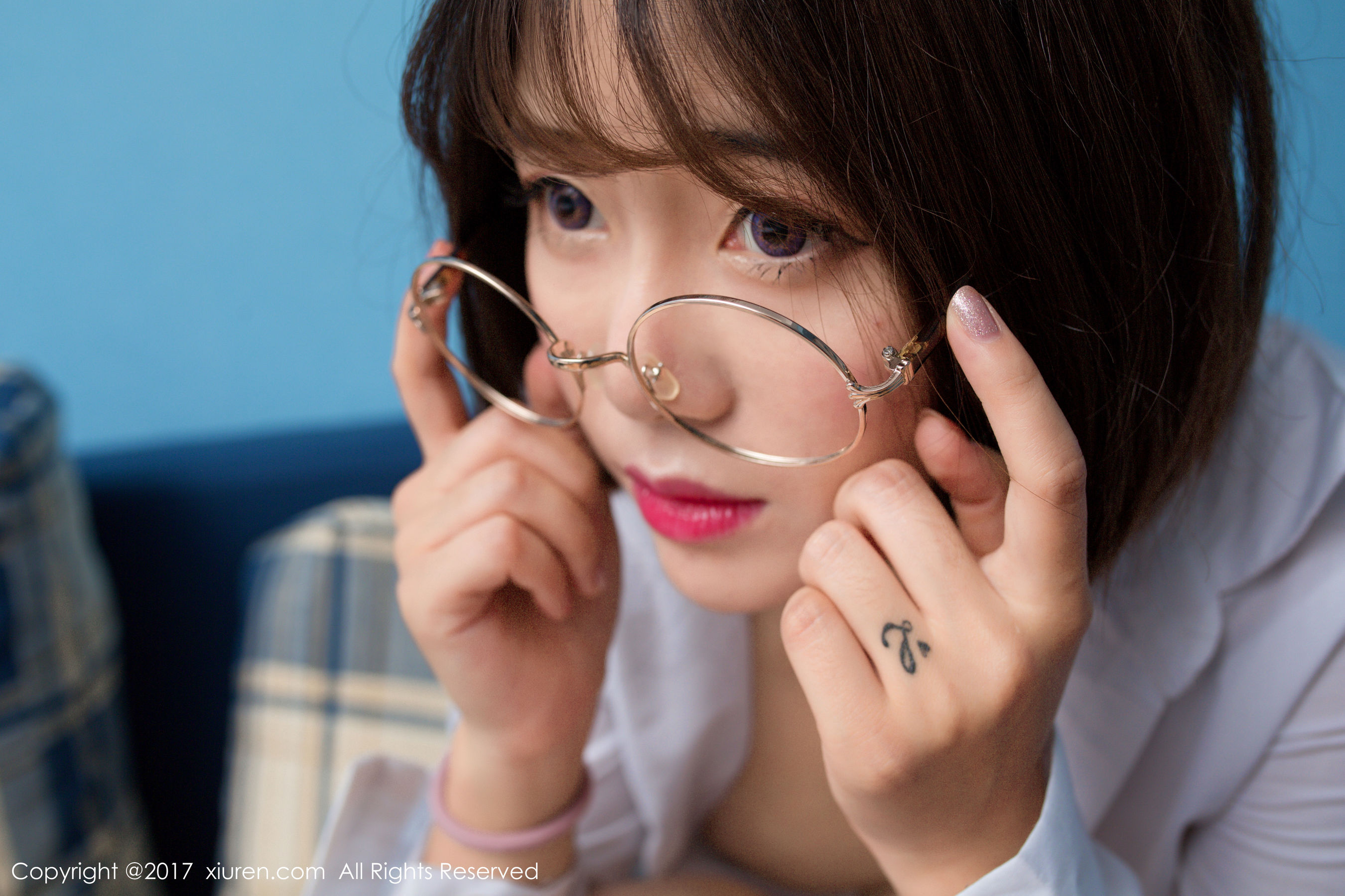 兜豆靓Youlina《小秘装、性感主妇装》 秀人网XIUREN No.678