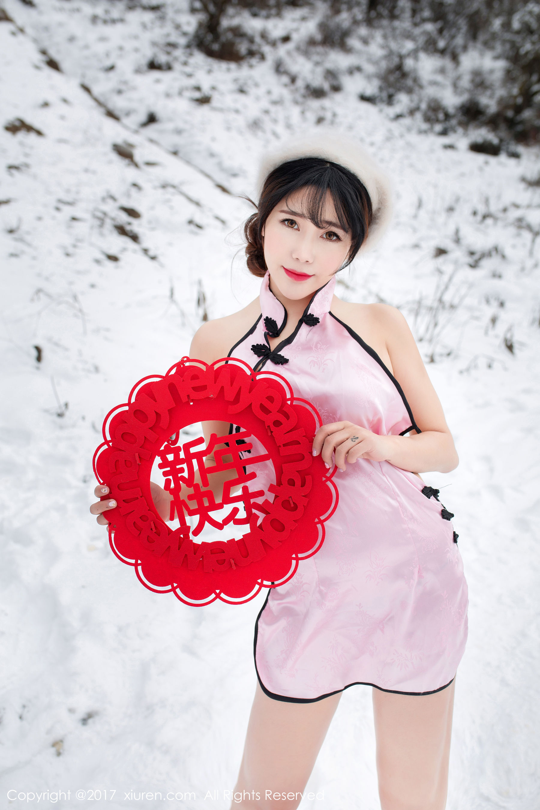 兜豆靓Youlina《新年贺岁》 秀人网XIUREN No.686 插图2