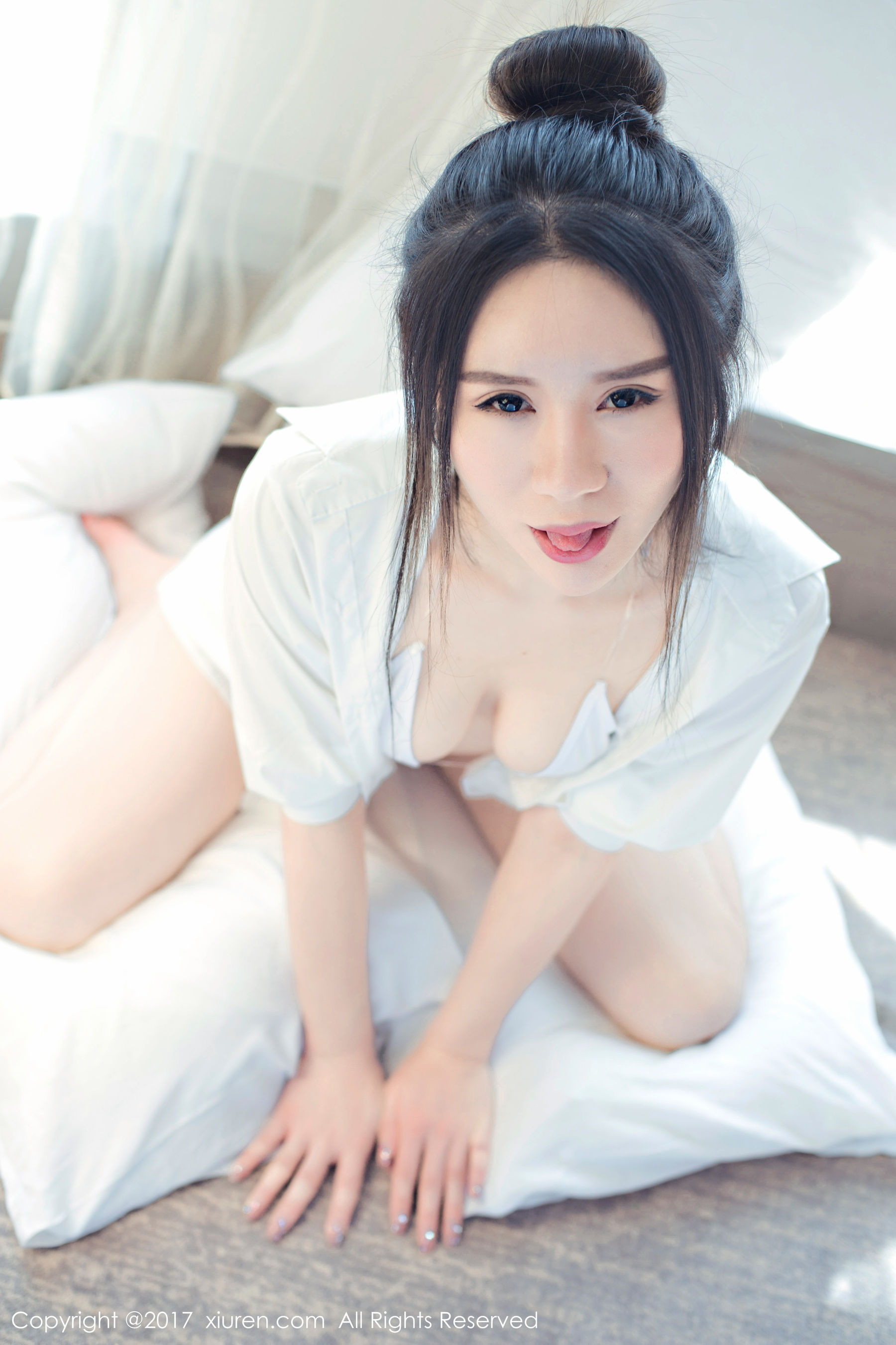 欧阳若依《白色比基尼和大尺度蕾丝女仆死库水》 秀人网XIUREN No.715