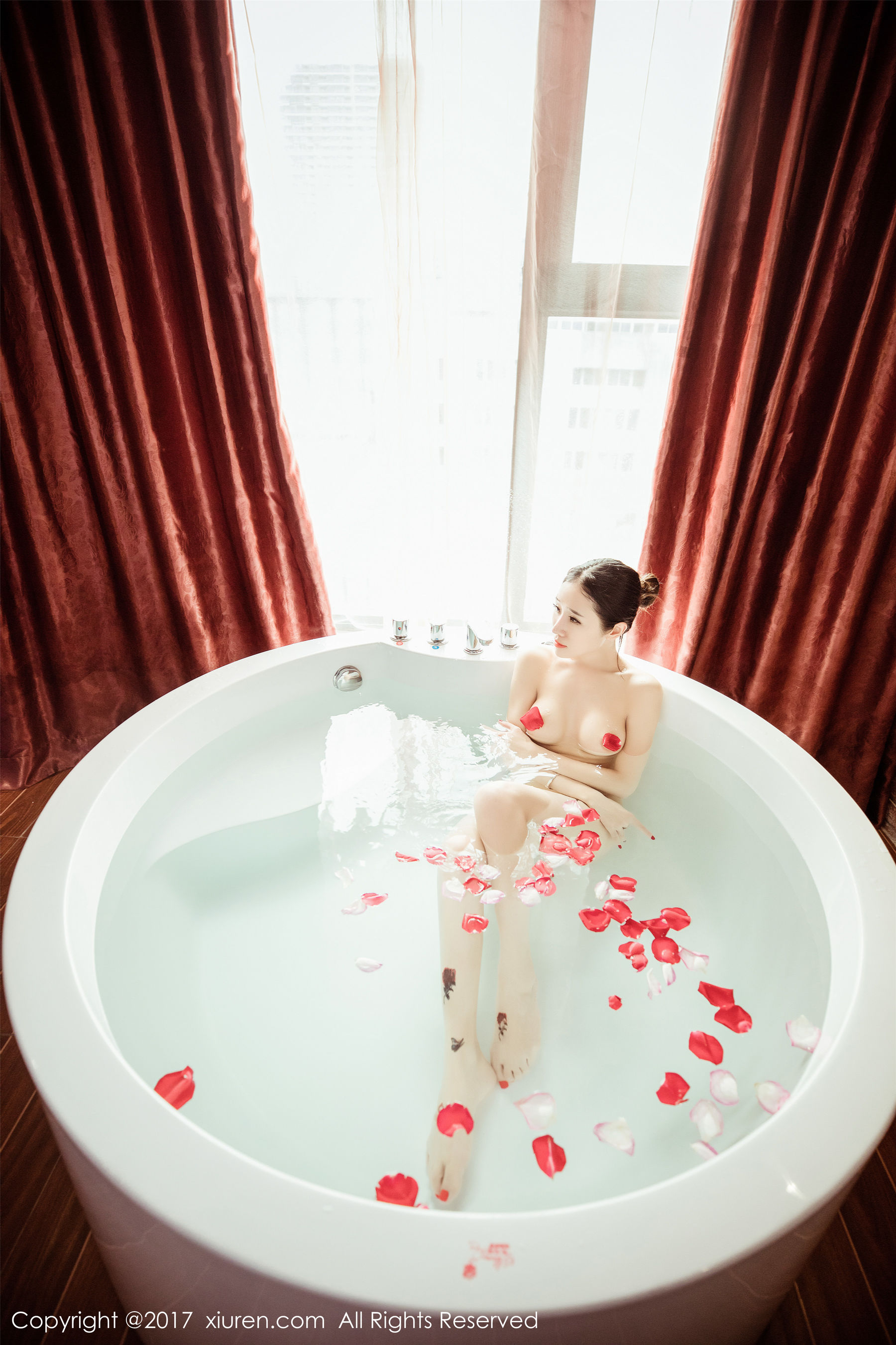 小杨幂@馨怡《花瓣浴、透视蕾丝内衣+野性豹纹》 秀人网XIUREN No.752
