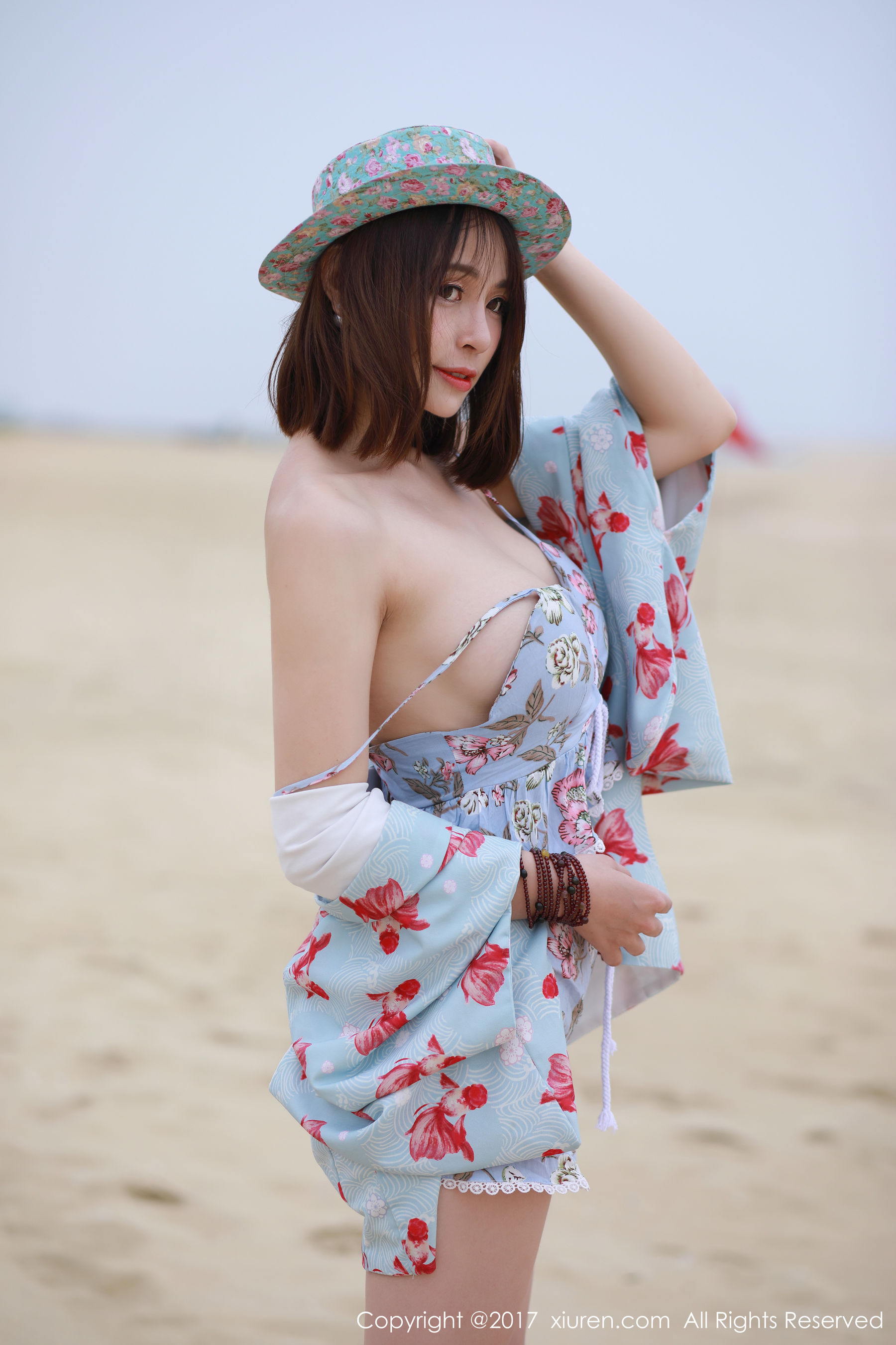 奈奈Fox《海边沙滩系列》 秀人网XIUREN No.766